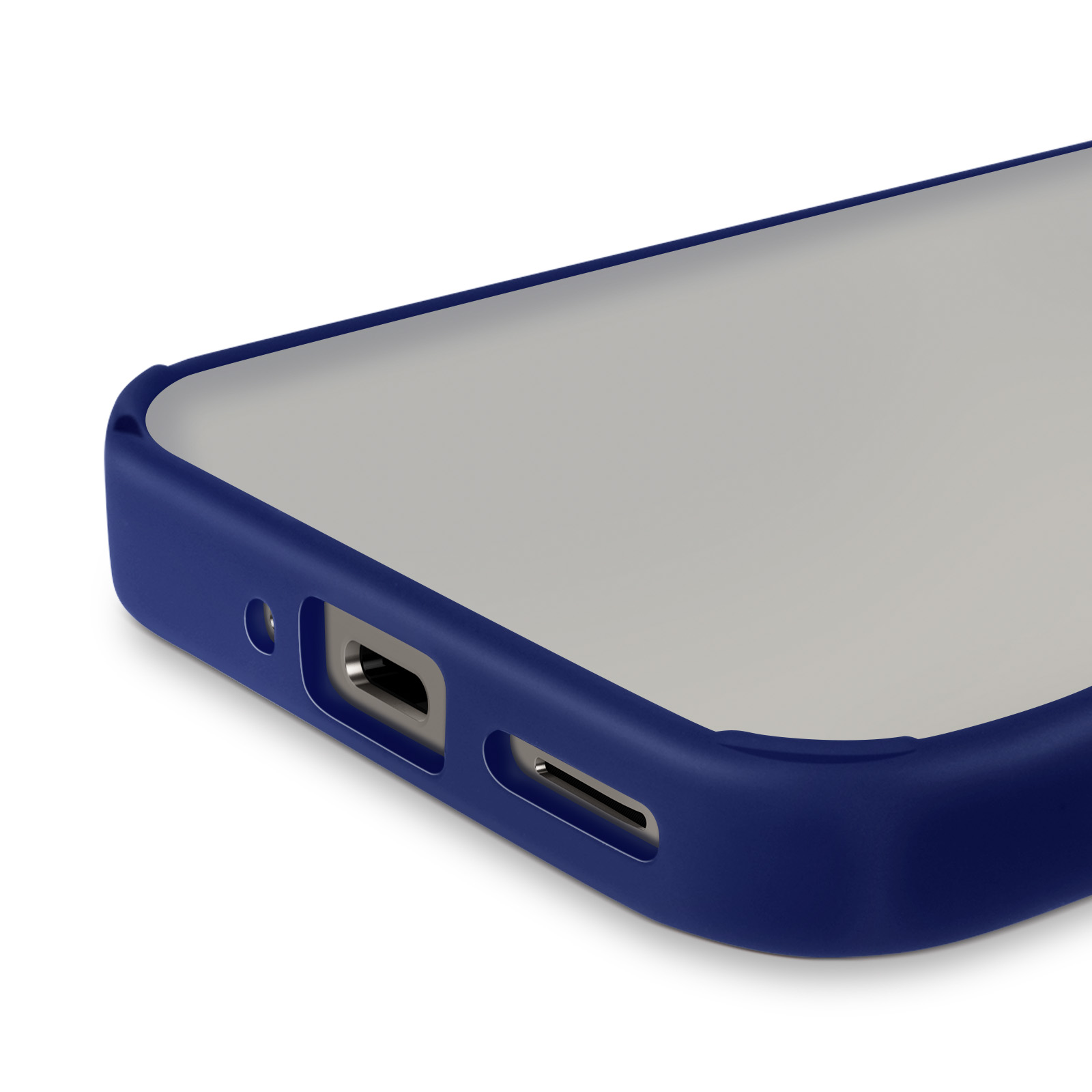 Telefono in una custodia blu. La parte inferiore del telefono è visibile. Sfondo bianco.