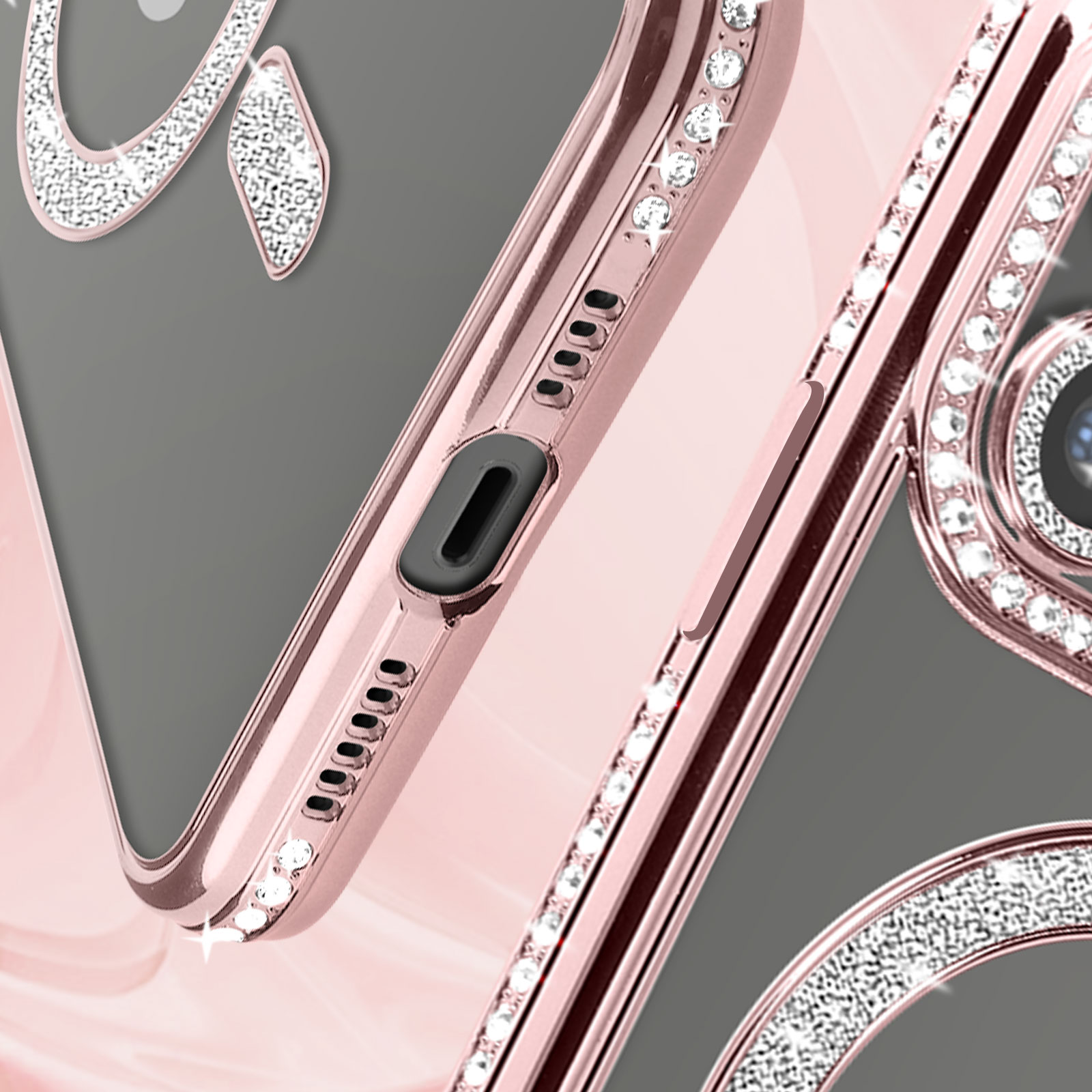 Primo piano di una custodia per telefono con cornice oro rosa, dettagli di diamanti e i pulsanti laterali.