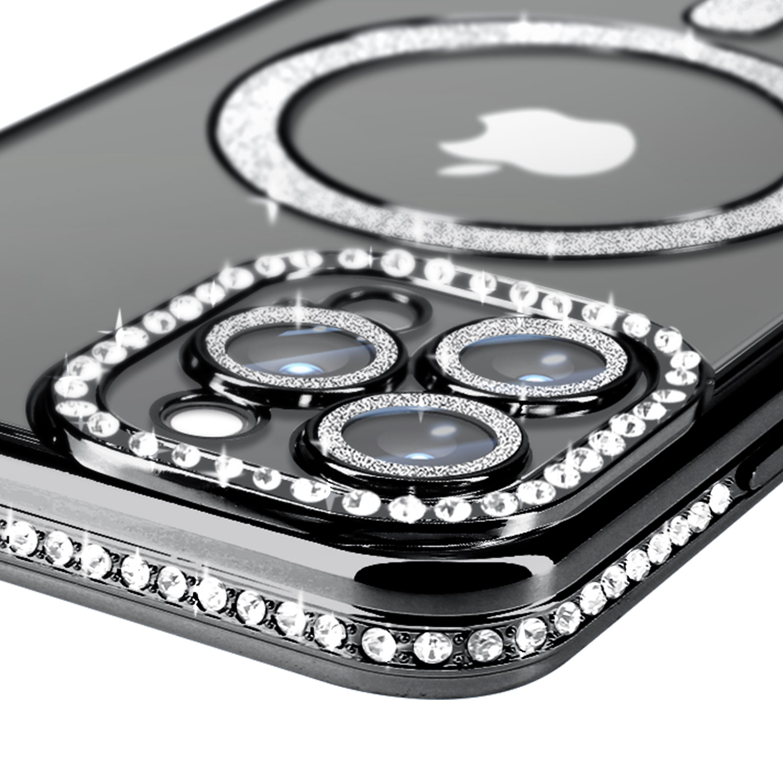 Primo piano di una custodia per telefono nera con strass. Sono visibili tre obiettivi della fotocamera.