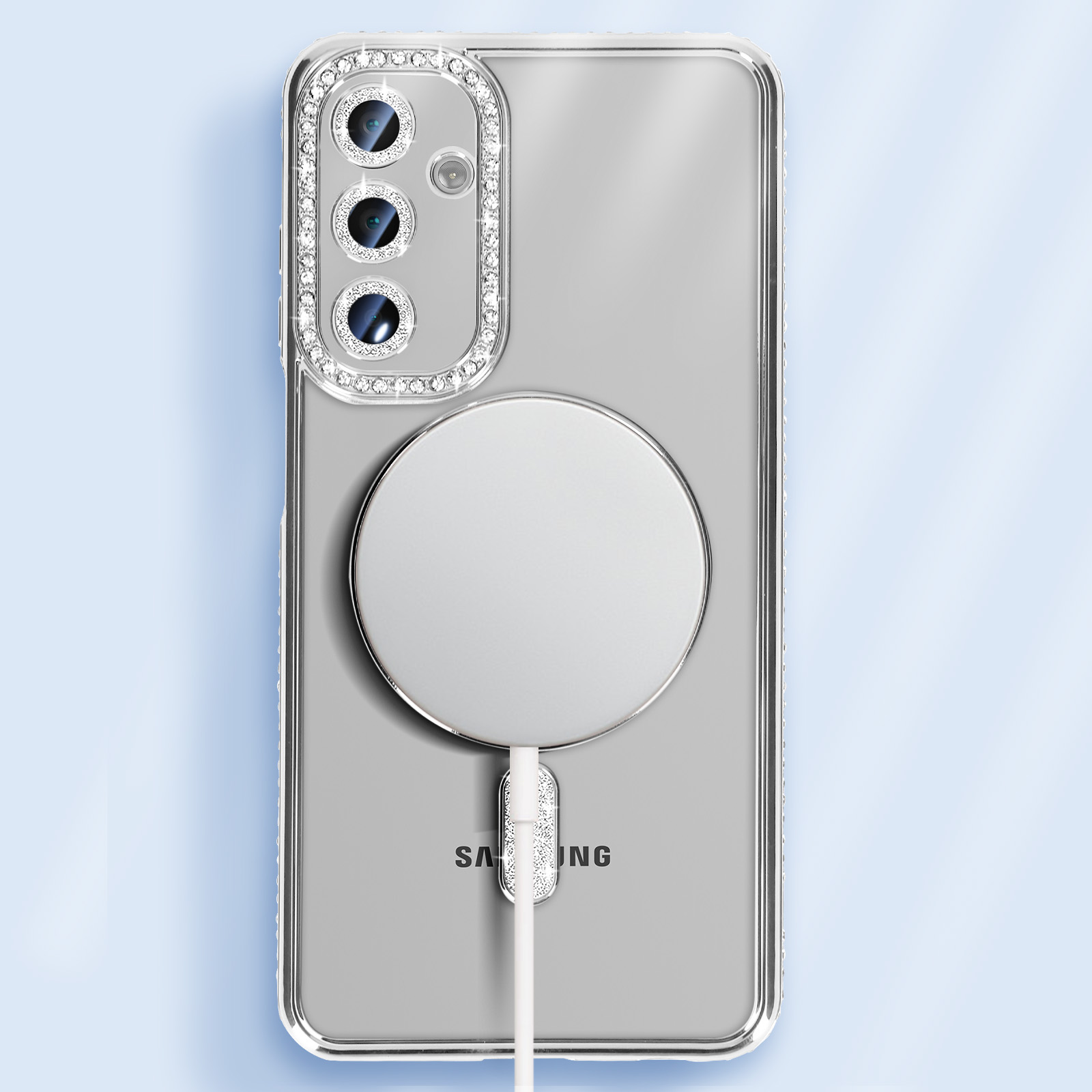 Custodia per telefono con strass. Il telefono è argento. Un cavo bianco è collegato alla custodia.