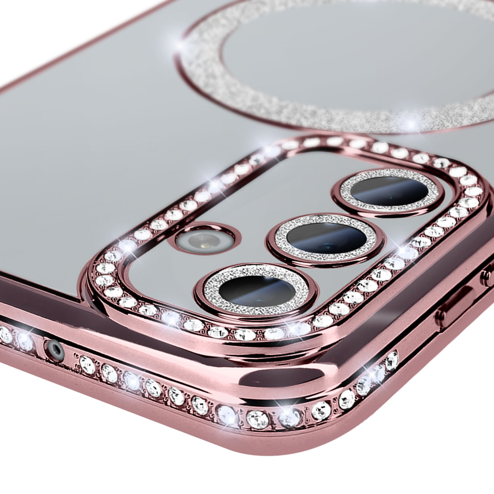 Primo piano dell'obiettivo della fotocamera del telefono circondato da una cornice rosa e diamantata.