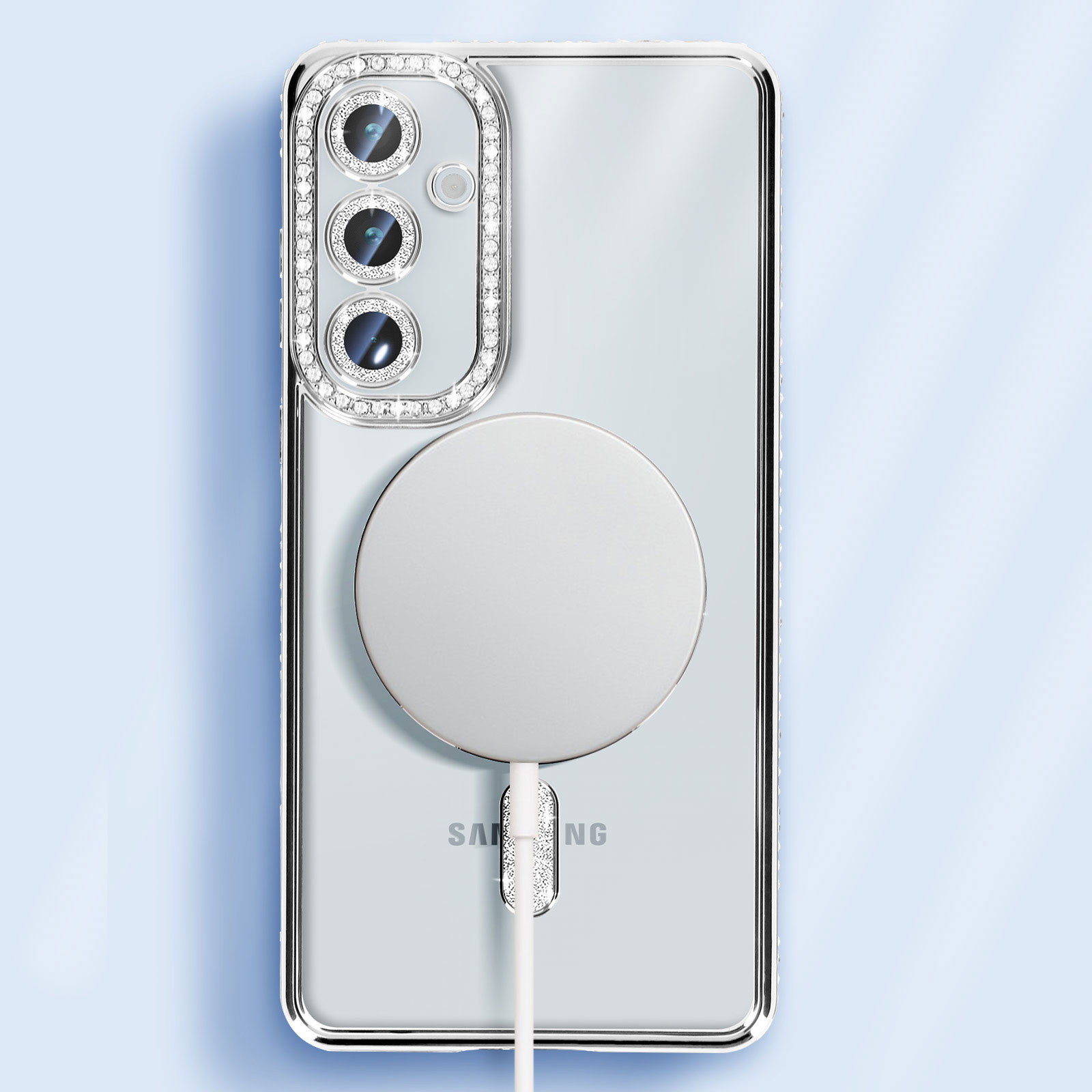 Custodia con dettagli diamantati, telefono argento e caricatore magnetico.