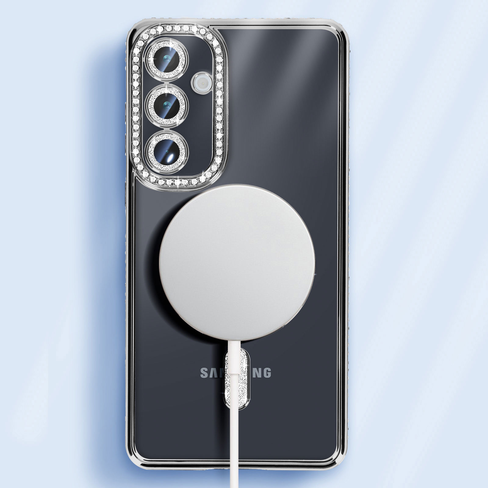 Custodia trasparente per telefono con strass, un anello MagSafe e un cavo di ricarica bianco.