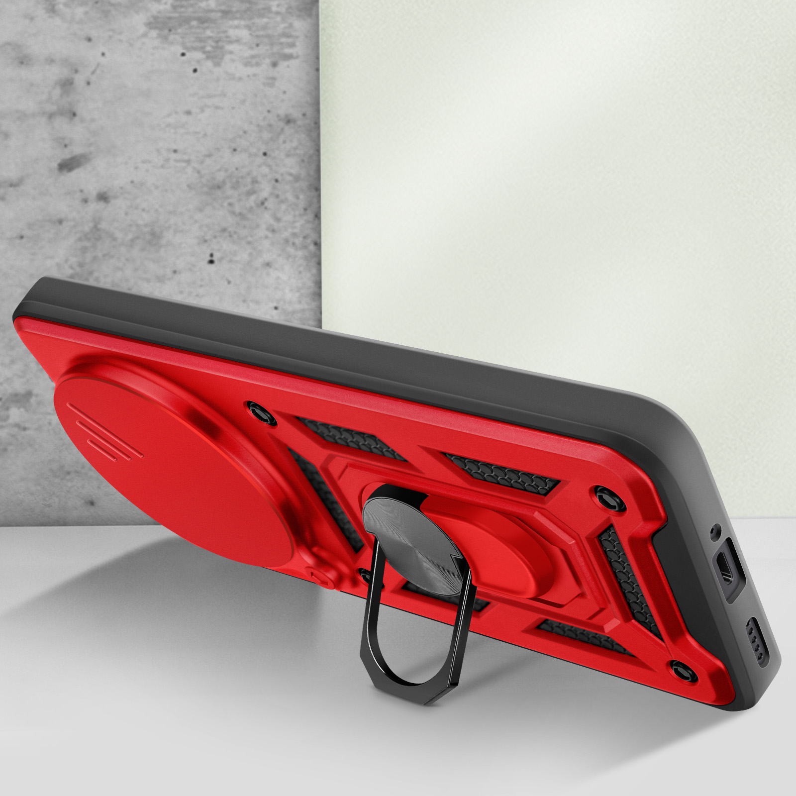 Custodia rossa con anello. Vista angolata. Design nero e rosso. Superficie bianca.