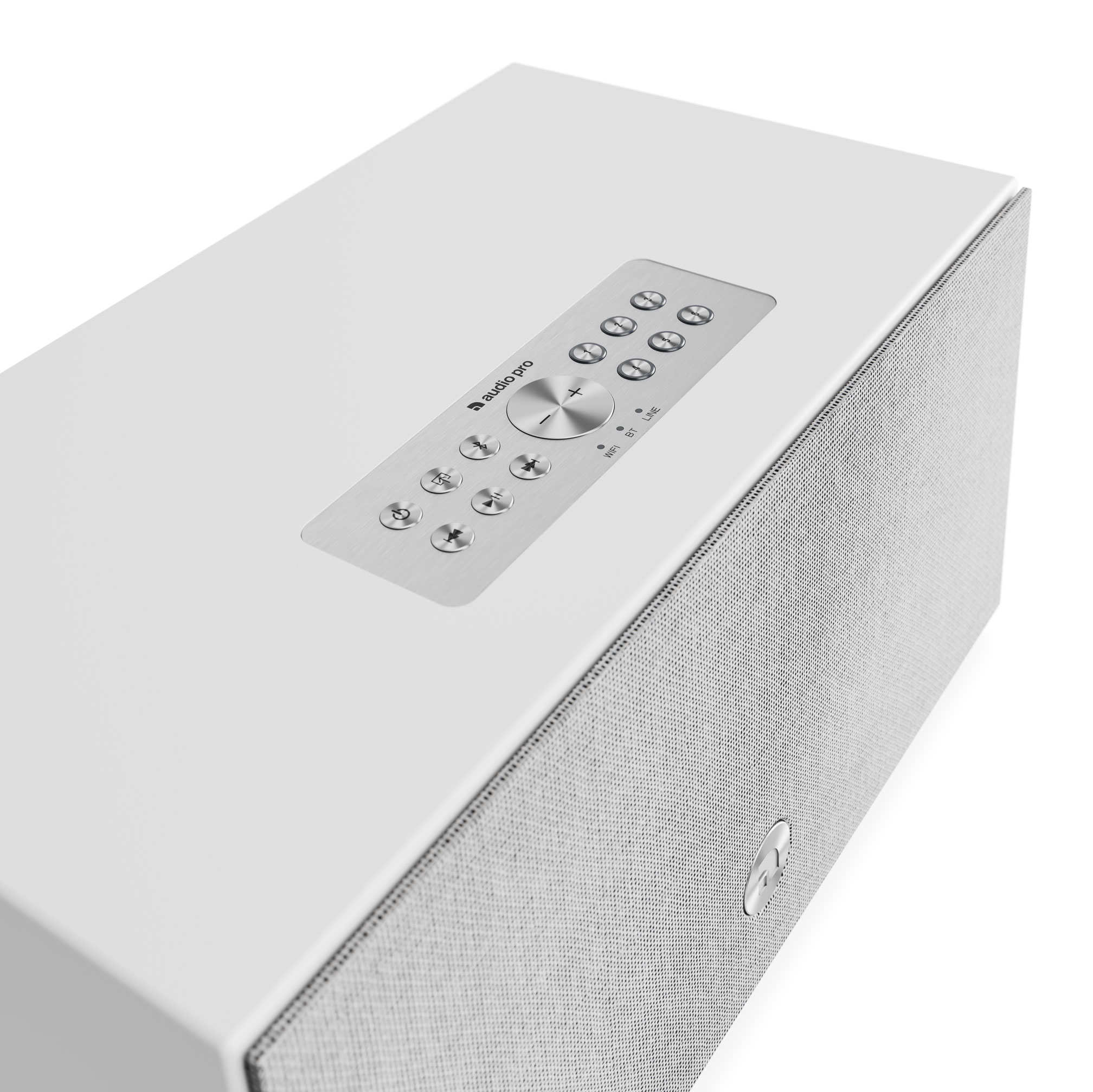 Altoparlante bianco con pannello di controllo sulla parte superiore. Lati in tessuto grigio.