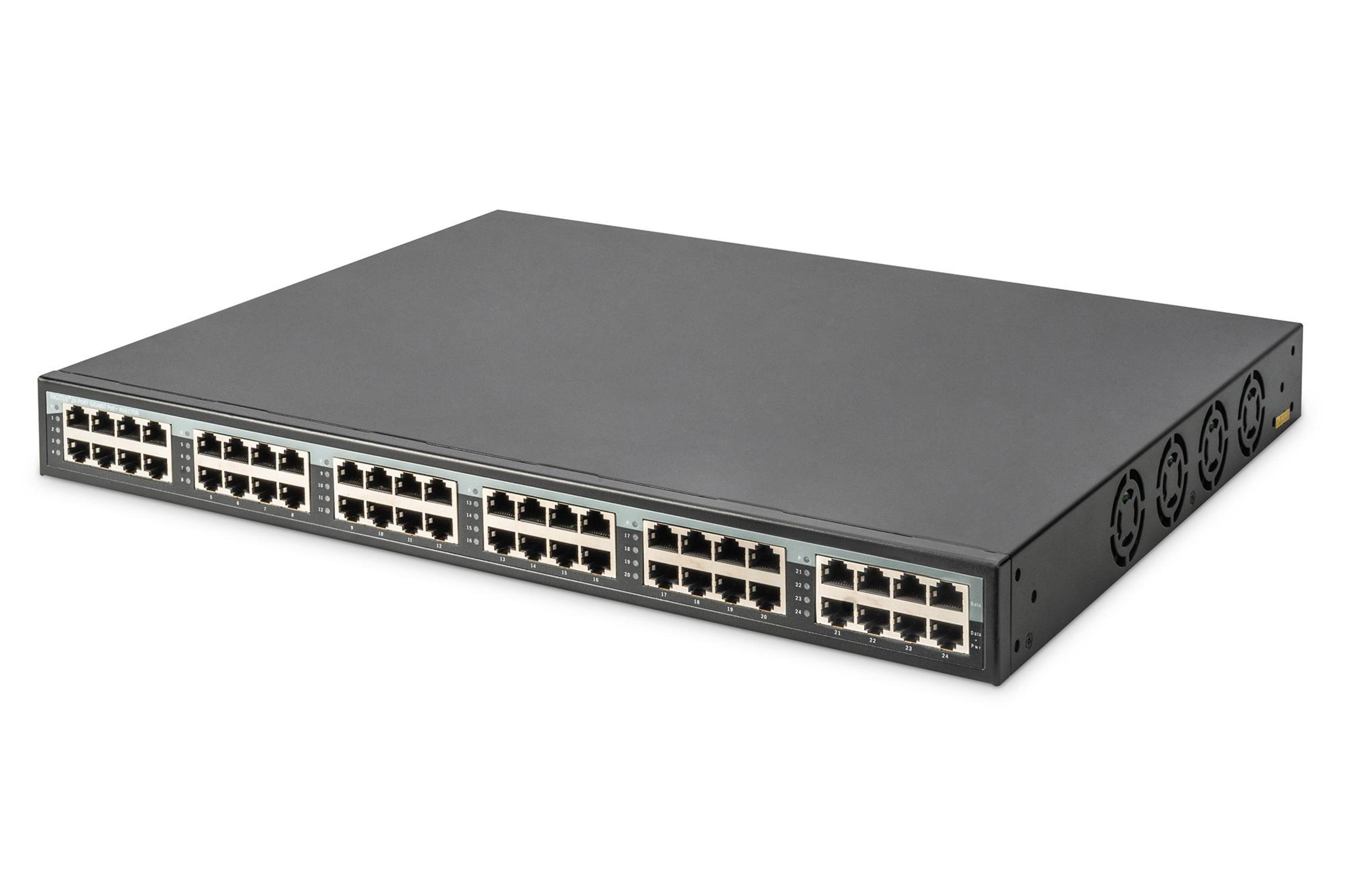 Uno switch di rete nero con più porte su sfondo bianco. Il dispositivo è leggermente angolato.