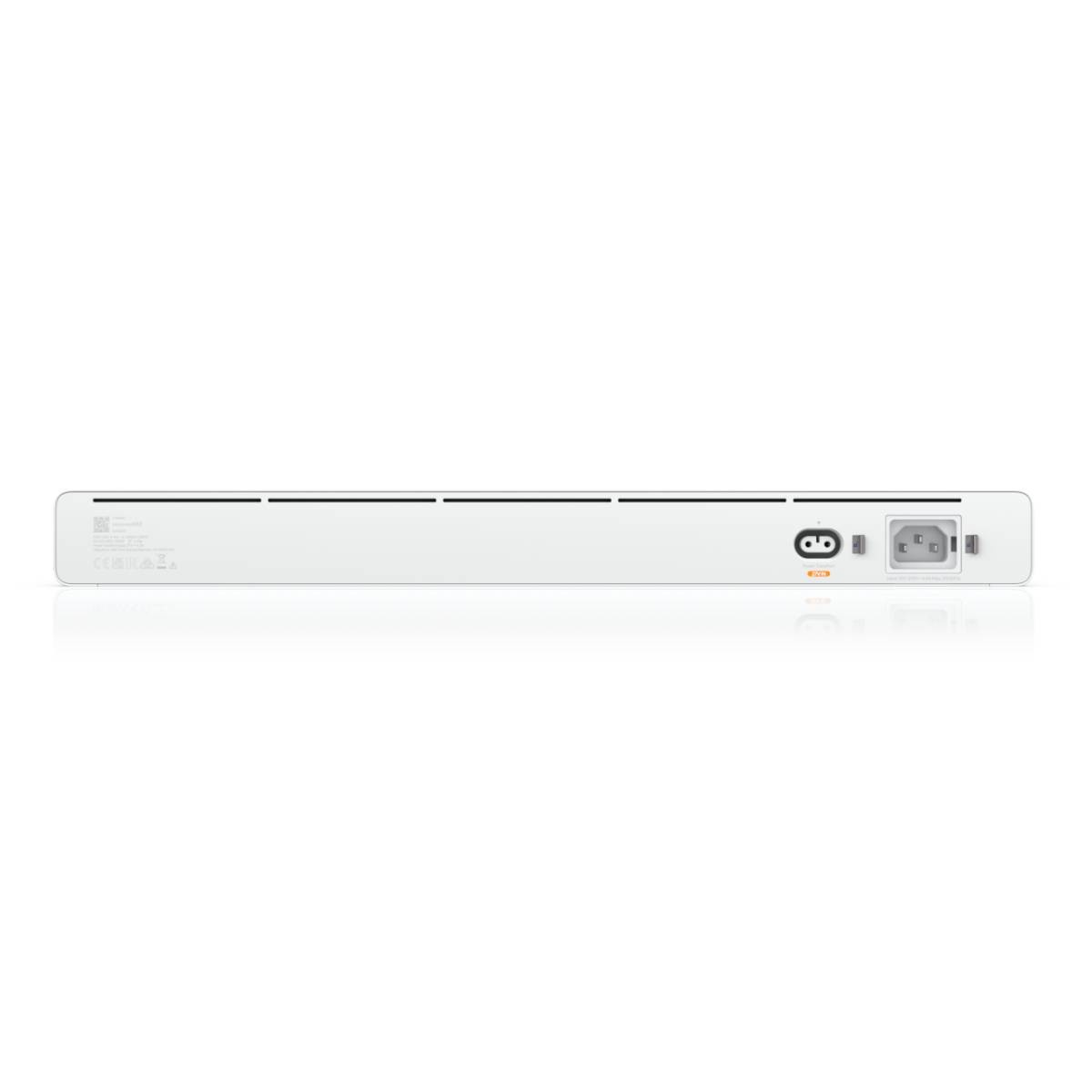 Weißer Netzwerk-Switch, Rückansicht, zeigt Stromanschlüsse. Weißer Hintergrund.