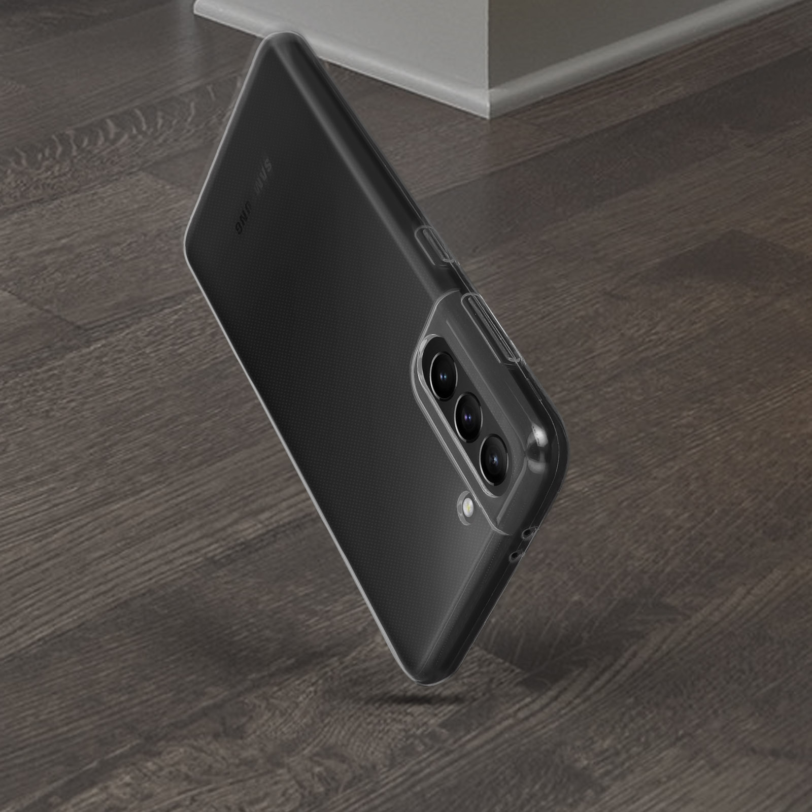 Custodia trasparente per telefono su superficie in legno, angolata. Telefono visibile.