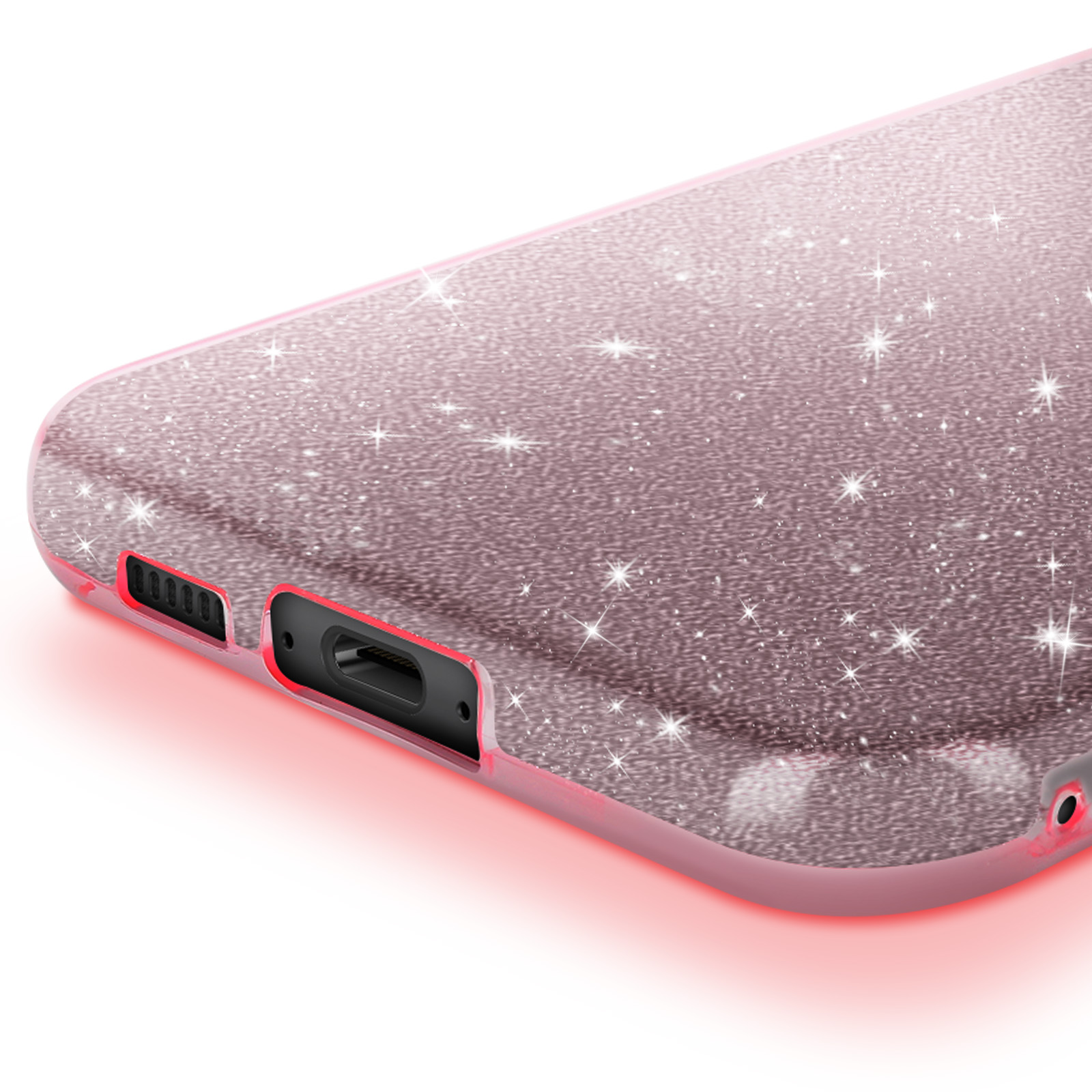 Primo piano di una custodia rosa glitterata con porte della fotocamera. Scintillio e stelle visibili.