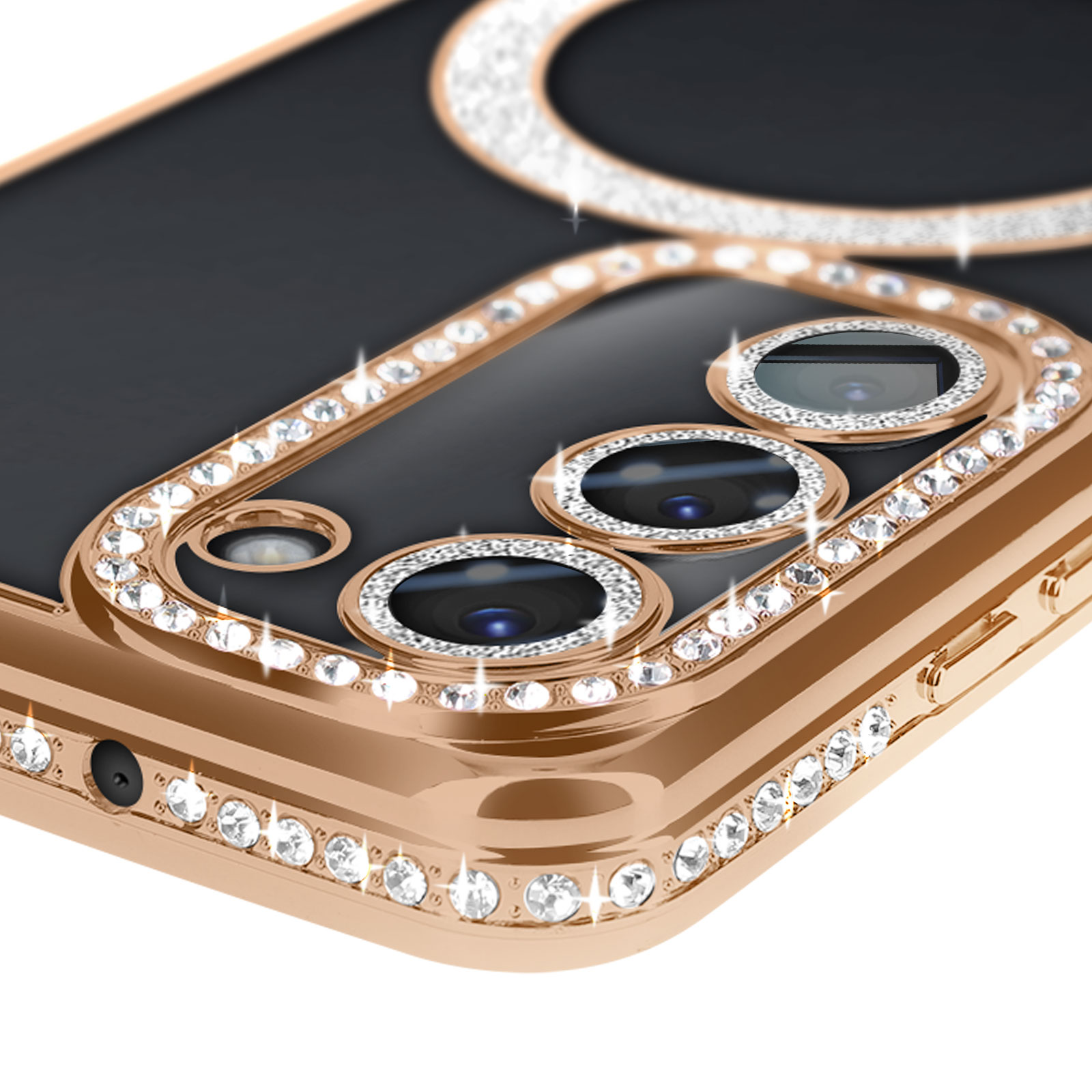 Primo piano della custodia del telefono. Rifinitura dorata con diamanti attorno alle lenti.