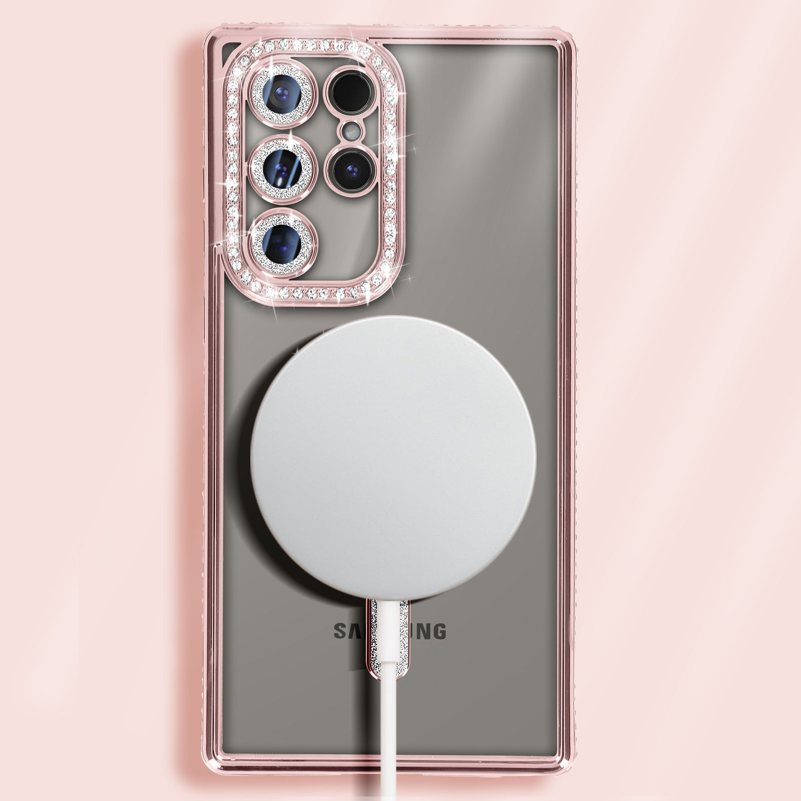 Custodia rosa con anello di diamanti. Il telefono si carica su un cerchio bianco.