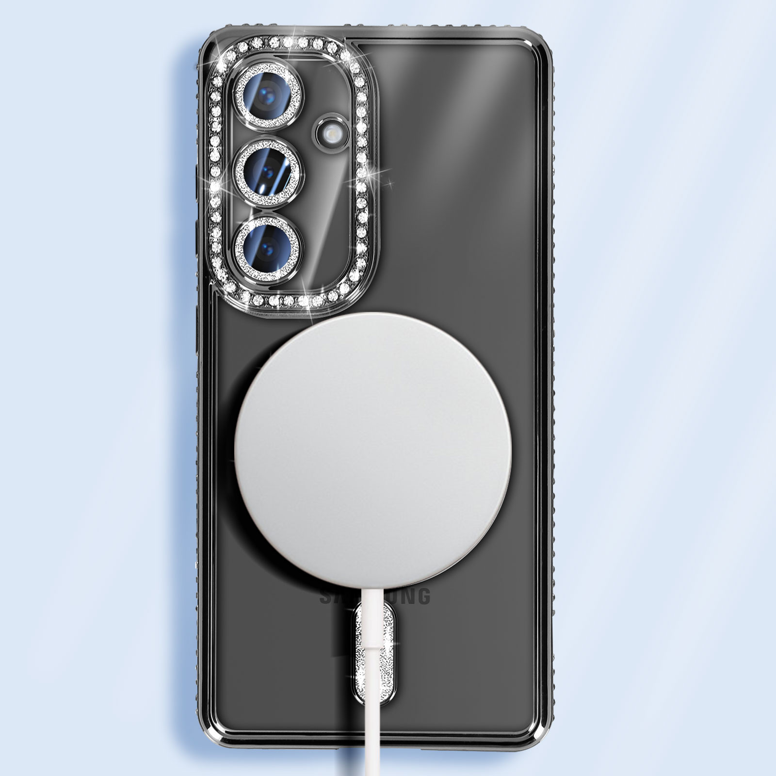 Un telefono con un pad di ricarica collegato. La custodia è nera e il pad è bianco.