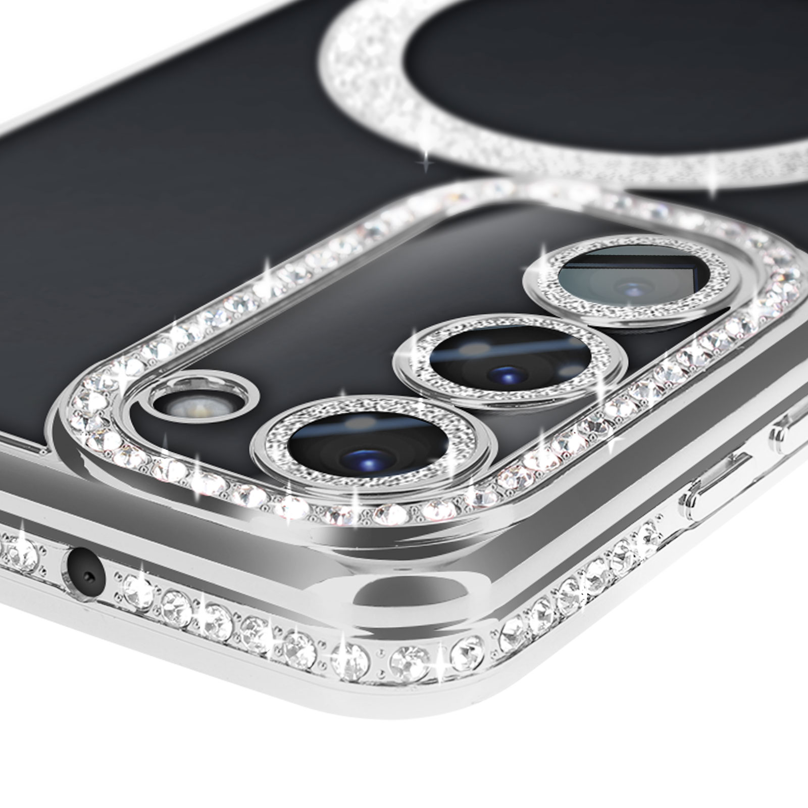 Primo piano dell'area della fotocamera del telefono con dettagli argentati e scintillanti. Tre obiettivi visibili.