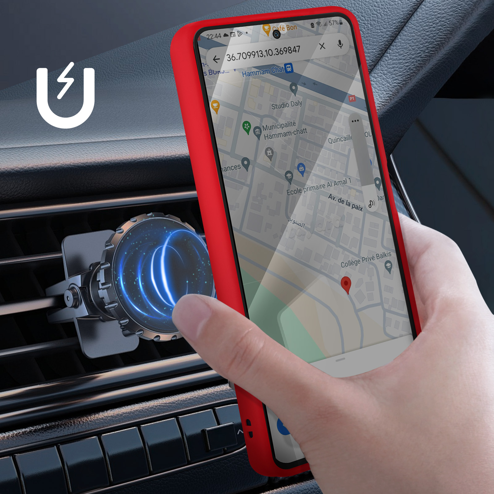 Telefono rosso in auto, montato su un supporto magnetico. Mappa visibile sullo schermo.