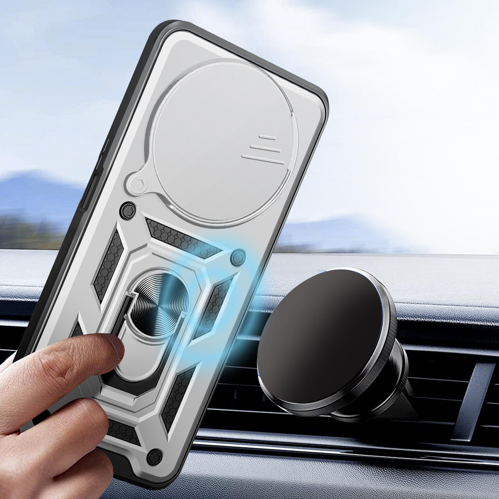 Mano che tiene una custodia argentata e un supporto magnetico sulla ventola dell'auto. Effetto luce blu.