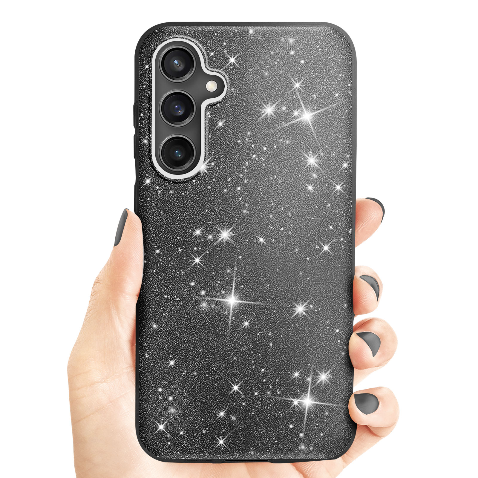 Mano che tiene una cover per telefono glitterata nera con modulo fotocamera, su sfondo bianco.