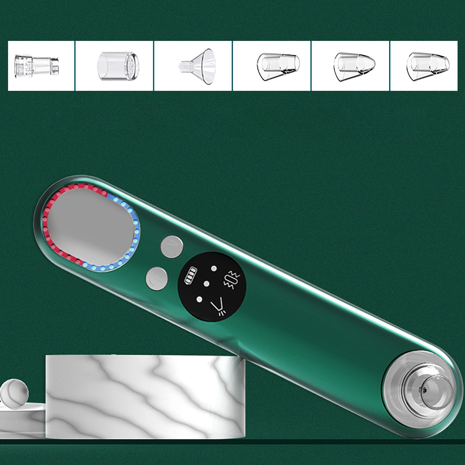 Limpiador facial verde con accesorios, sobre mármol blanco, sobre fondo verde.