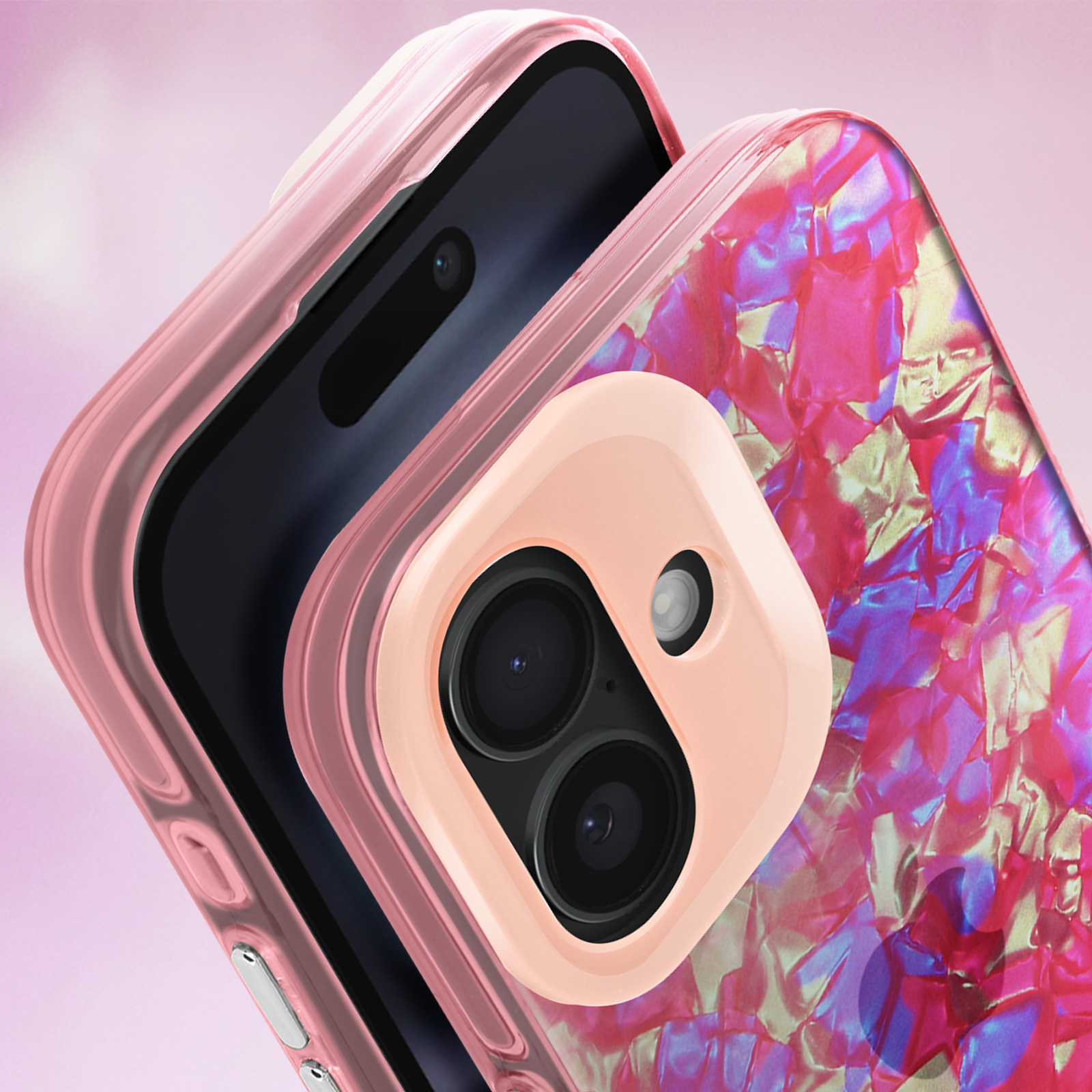 Due custodie rosa per telefono, una con un design strutturato, mostrano fotocamere del telefono.