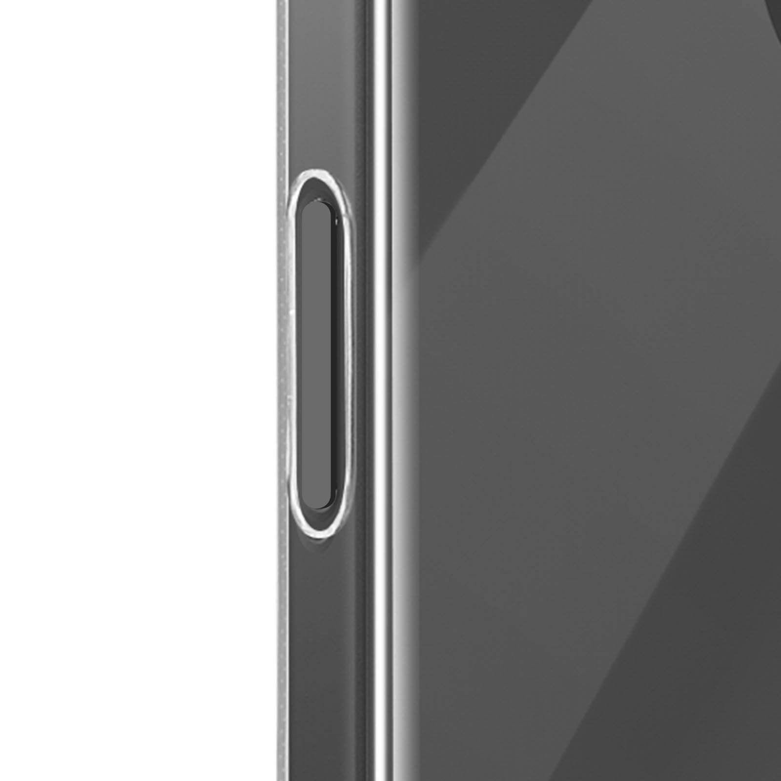 Primo piano del lato di un telefono con custodia trasparente. Telefono nero. Sfondo bianco.