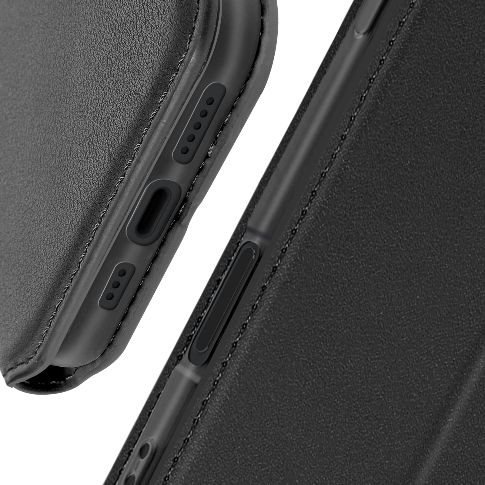 Telefono nero all'interno di una custodia in pelle nera. Tasti laterali e cuciture visibili.