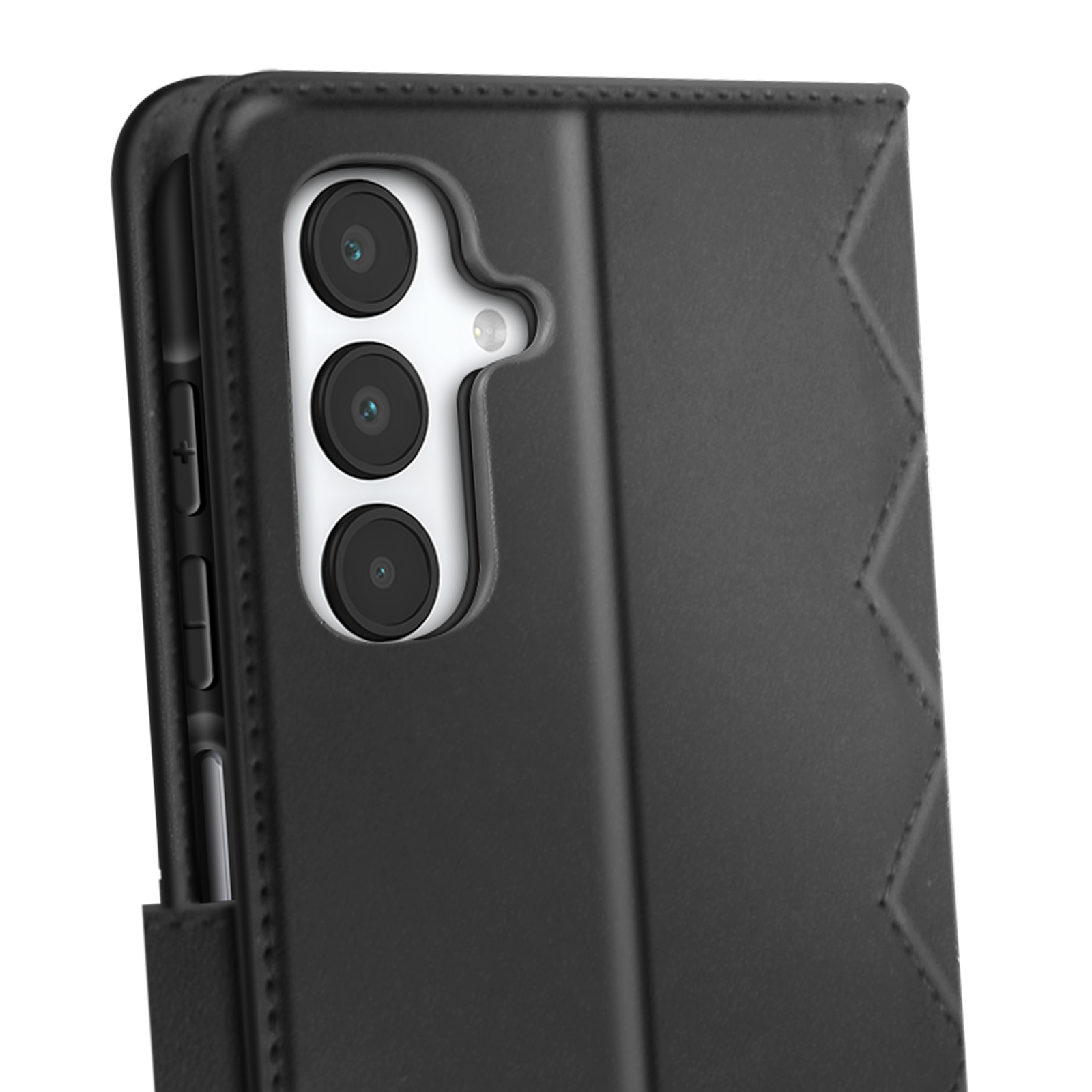 Primer plano de una funda negra con lentes de cámara triples.