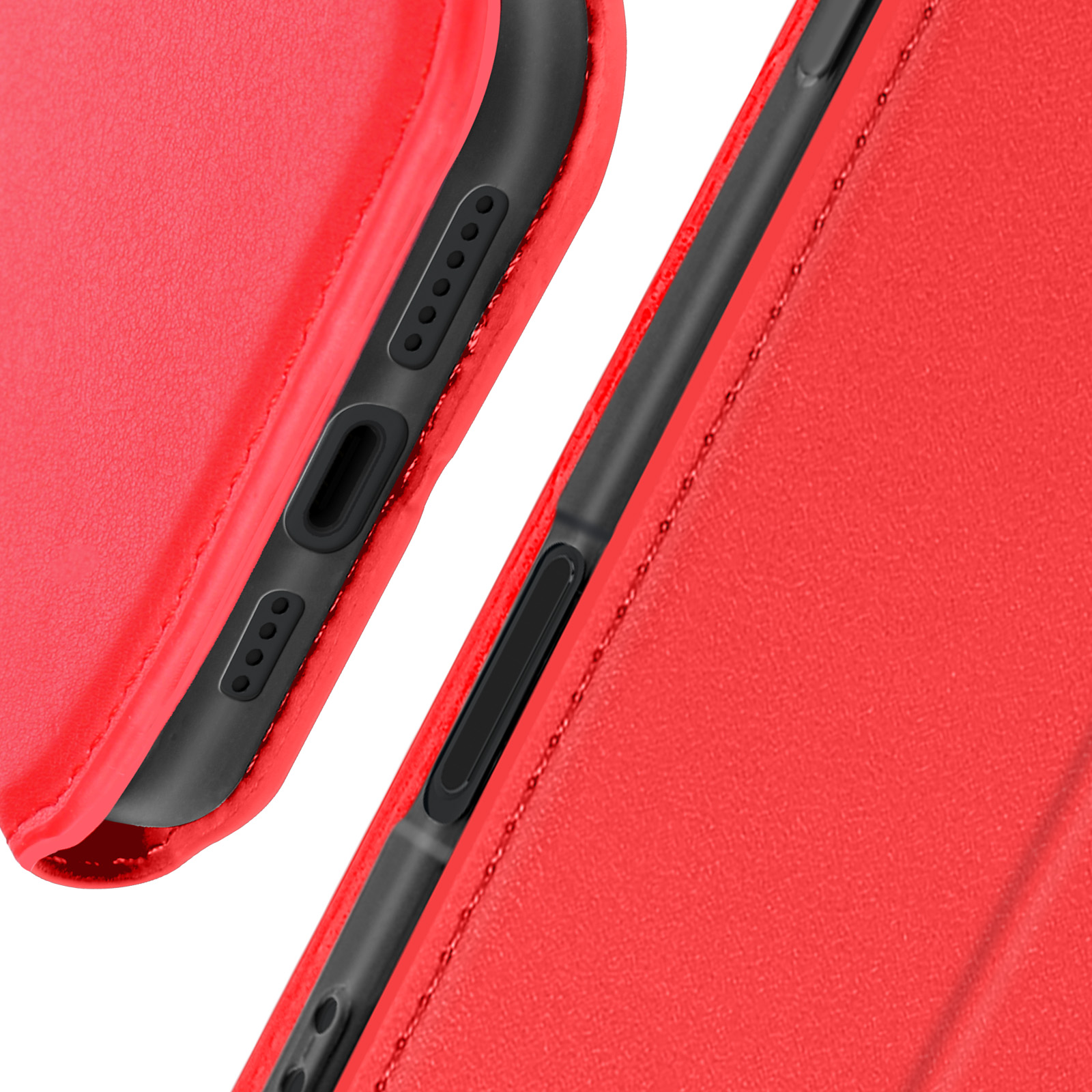 Custodia rossa, primo piano. Telefono nero dentro. Tasti, fotocamera e porta di ricarica visibili.