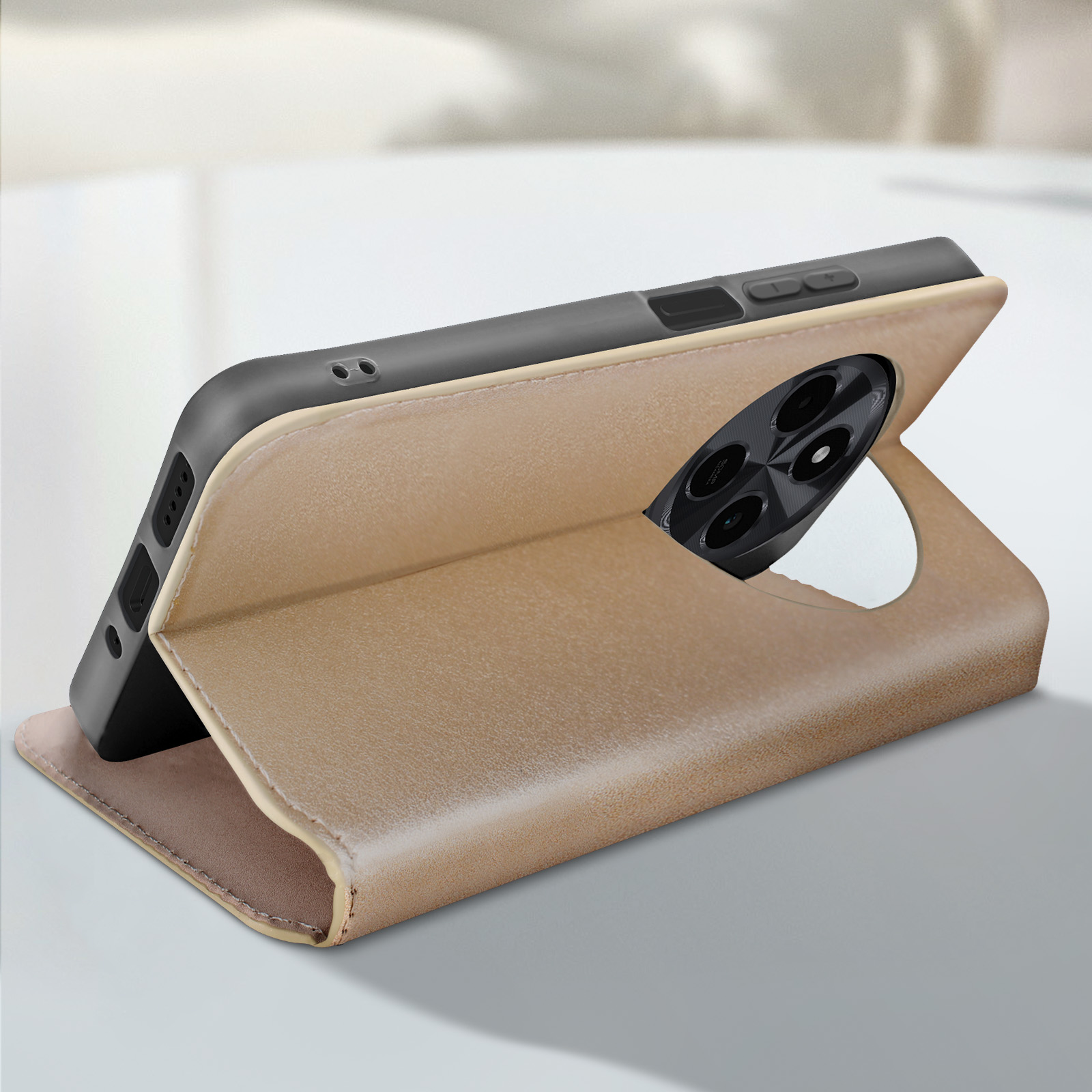Custodia aperta in pelle beige, rivela un telefono nero.
