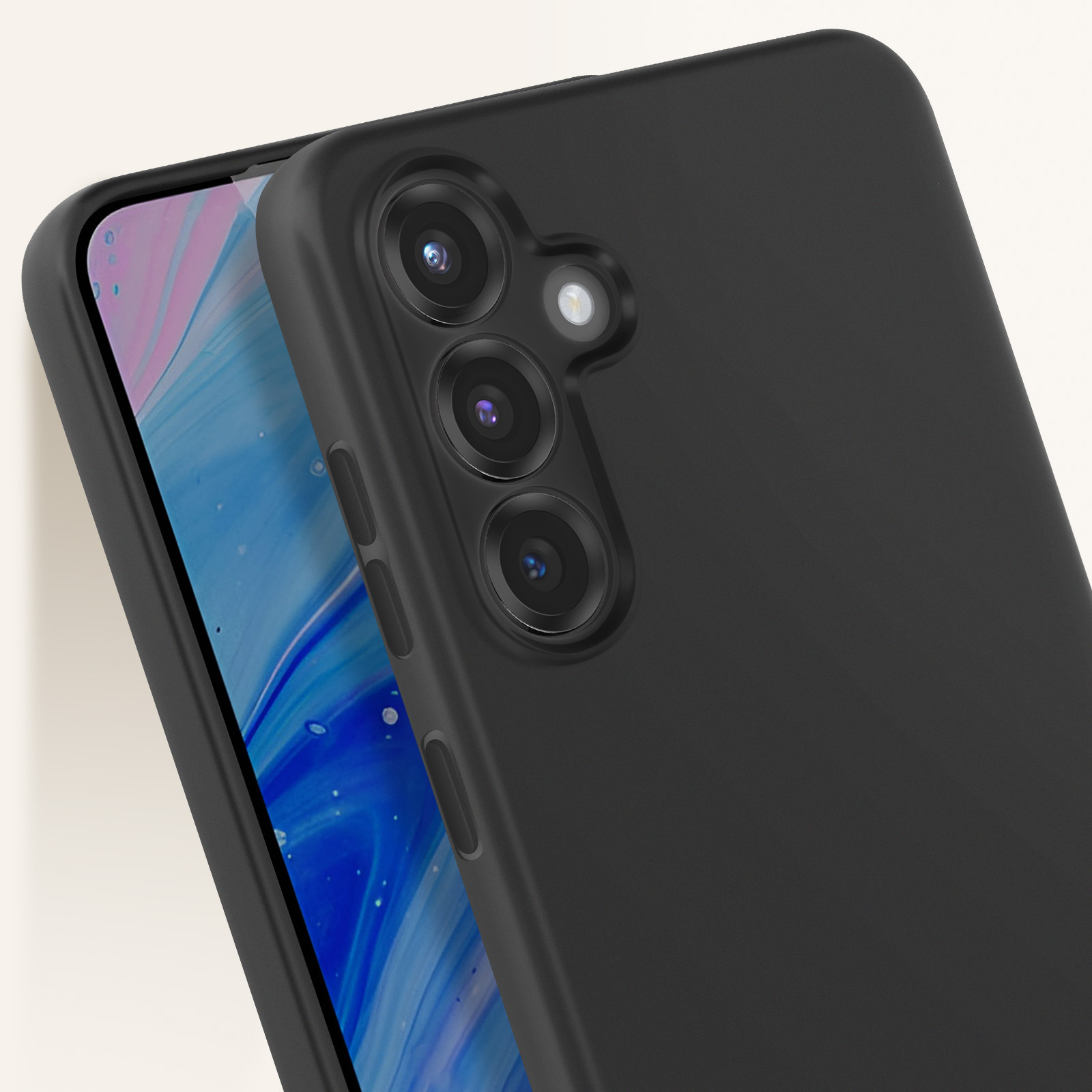 Primo piano di un telefono nero. Il telefono ha tre fotocamere. Lo schermo è nero.