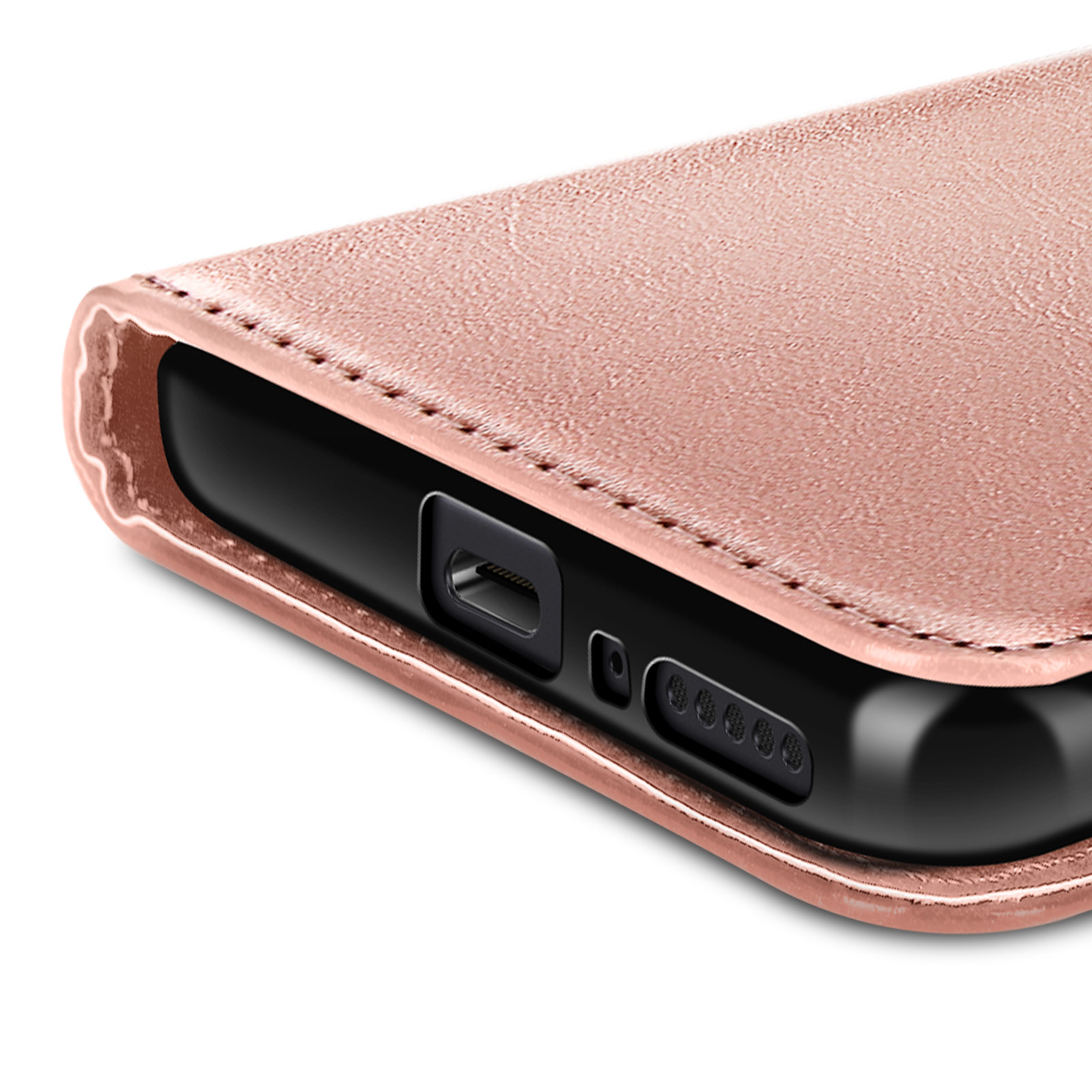 Primo piano di una custodia per telefono oro rosa che mostra la parte inferiore con una porta e fori.
