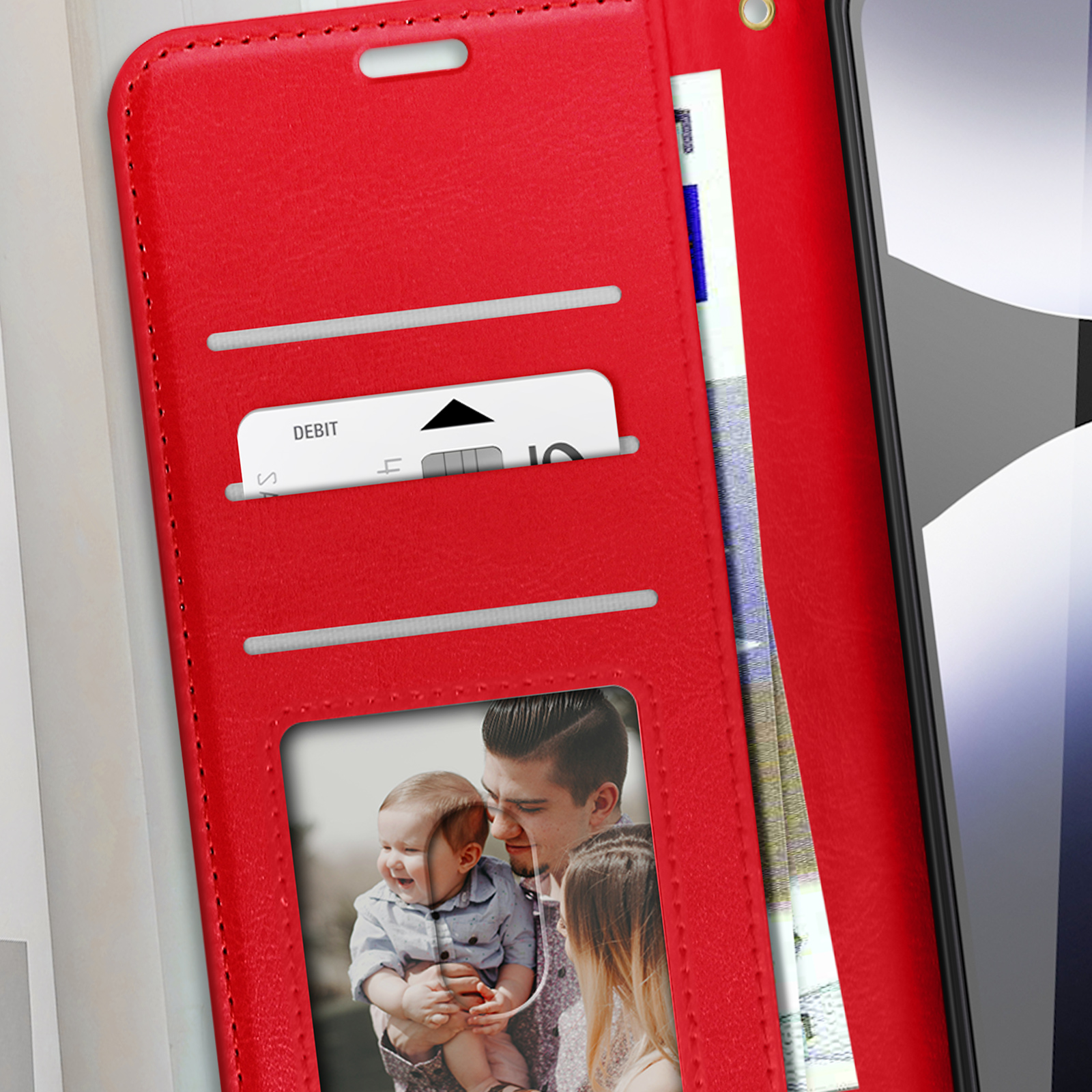 Interno della custodia rossa per telefono. Mostra fessure per carte, foto e denaro all'interno.