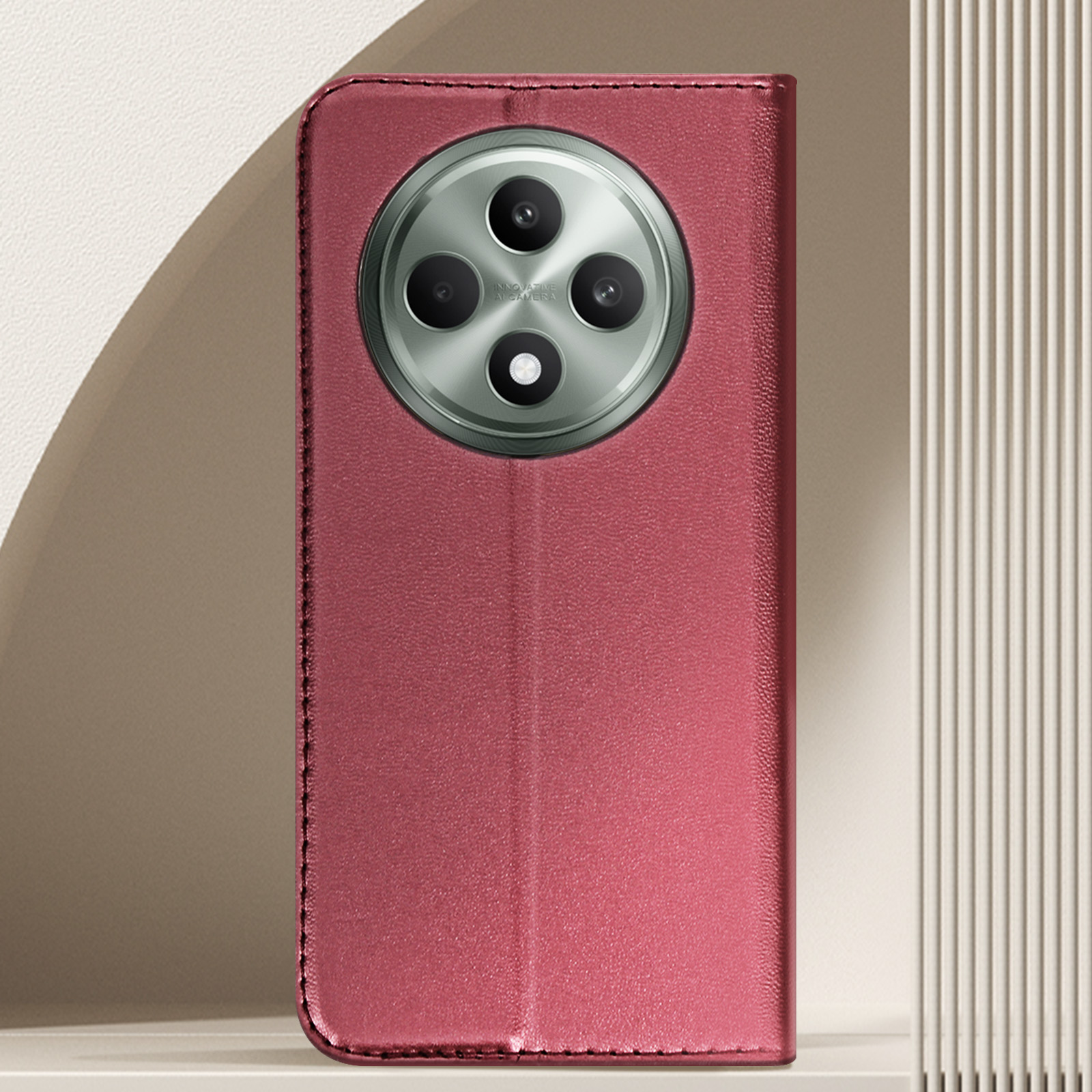 Custodia bordeaux chiusa, che mostra il modulo della fotocamera posteriore.