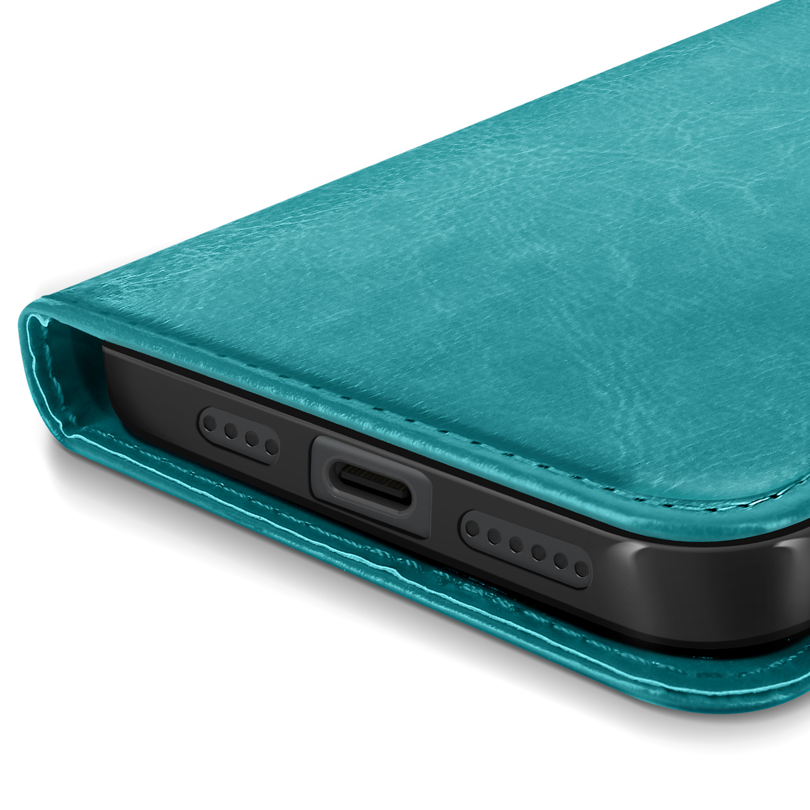 Primo piano di una custodia per telefono color turchese con porta di ricarica visibile. La custodia sembra essere in pelle.
