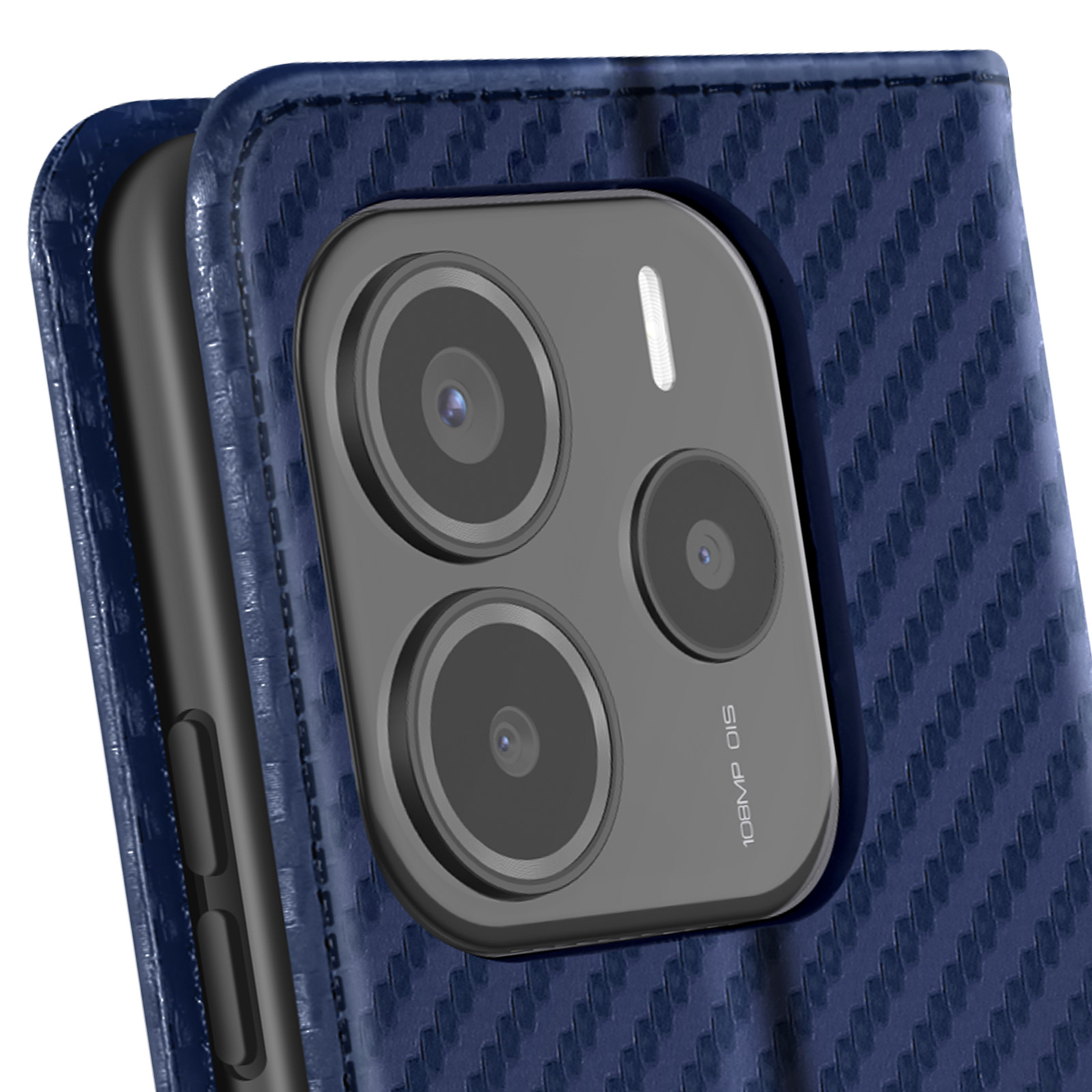 Primo piano della custodia per telefono in fibra di carbonio blu con lenti a tripla fotocamera visibili.