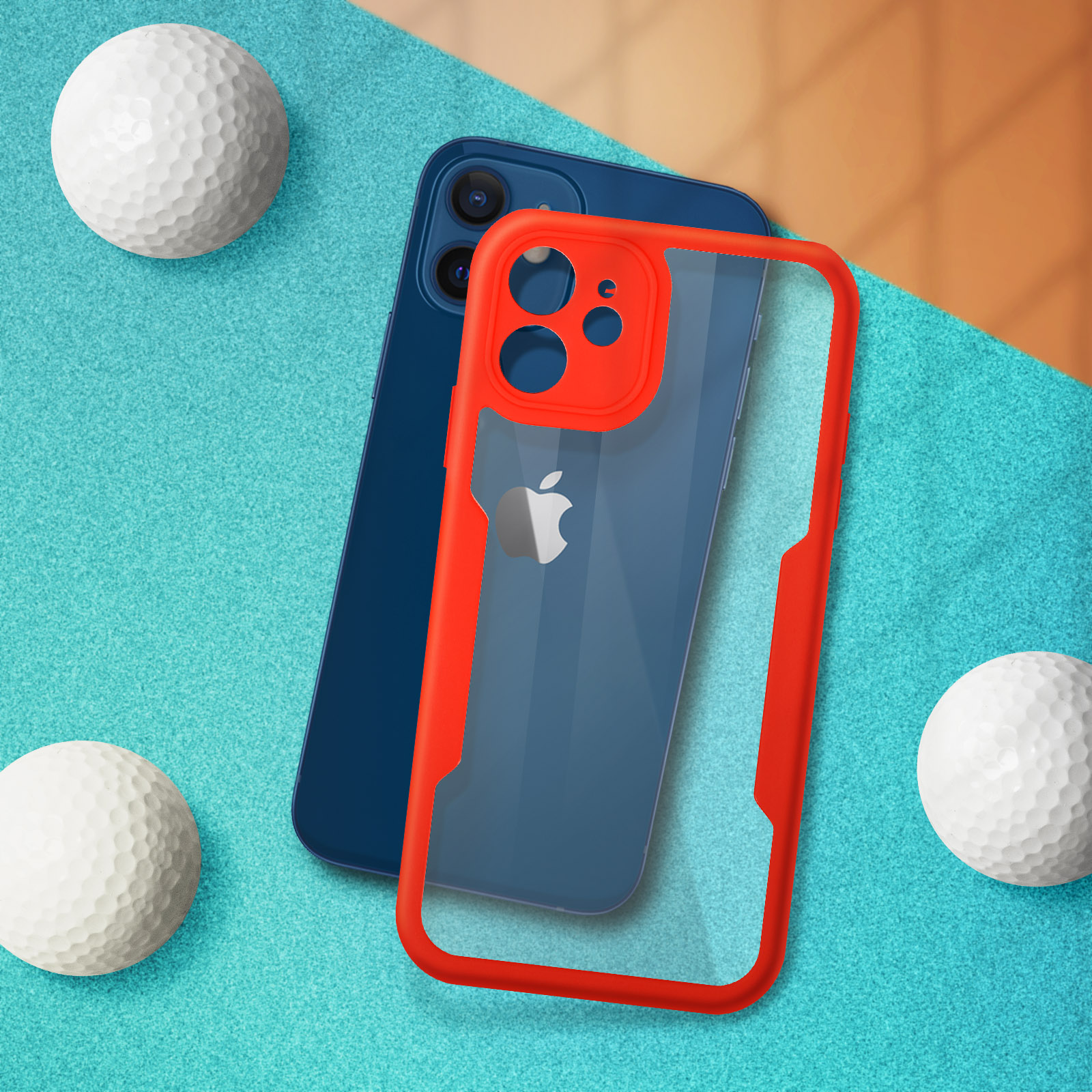Telefono e custodia con palline da golf. Sfondo turchese.