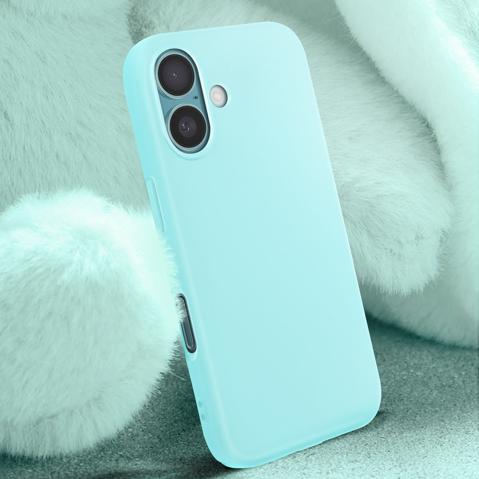 Une coque de téléphone bleu clair est posée sur une surface douce bleu clair, montrant la caméra et la coque.