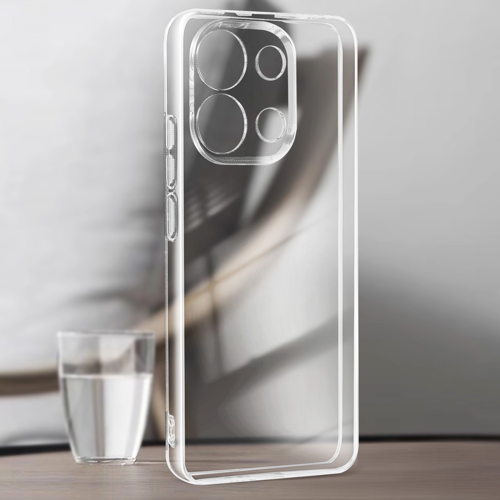 Custodia trasparente con fori per fotocamera. Un bicchiere d'acqua a sinistra.