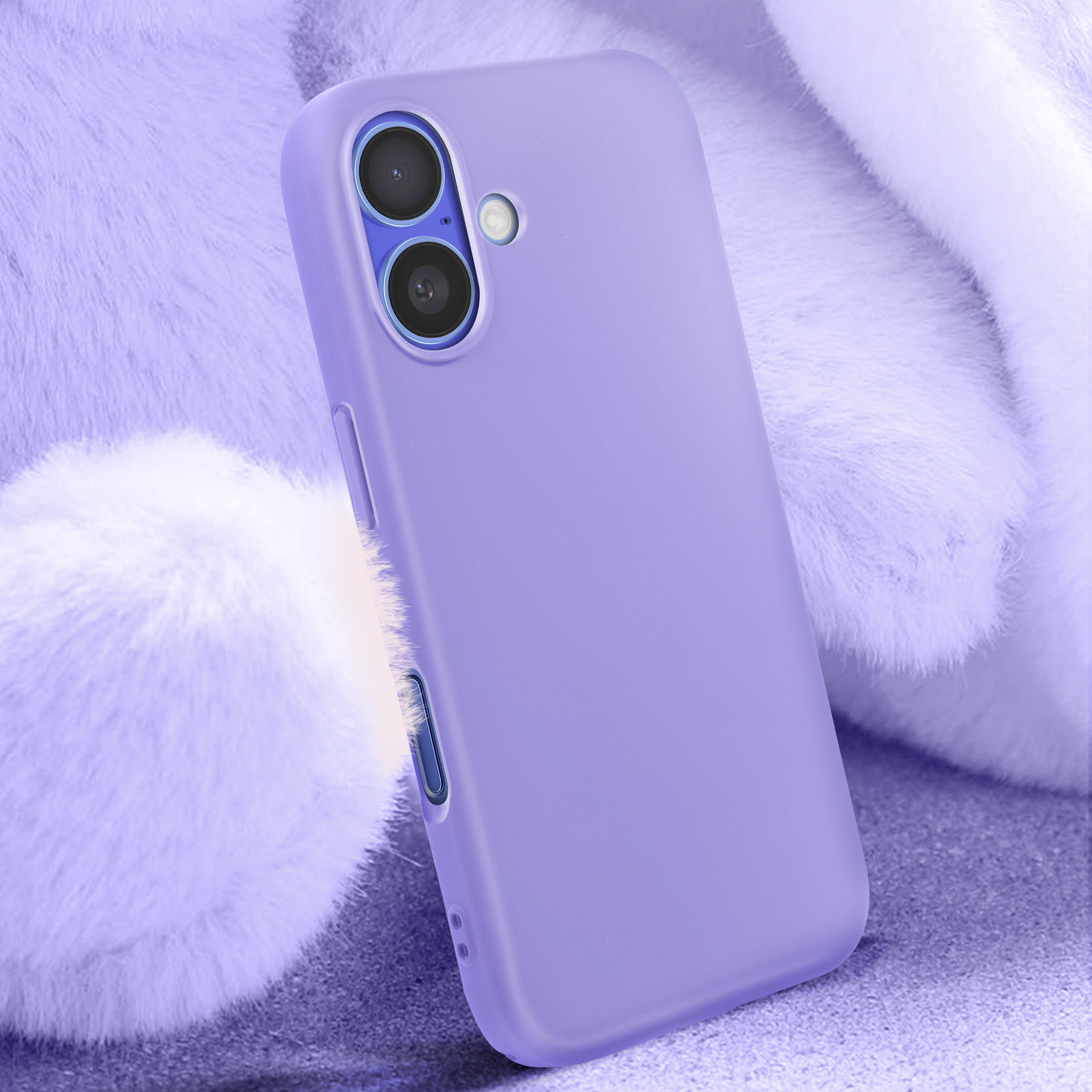 Custodia viola su una superficie bianca e soffice, che mostra le lenti della fotocamera del telefono.
