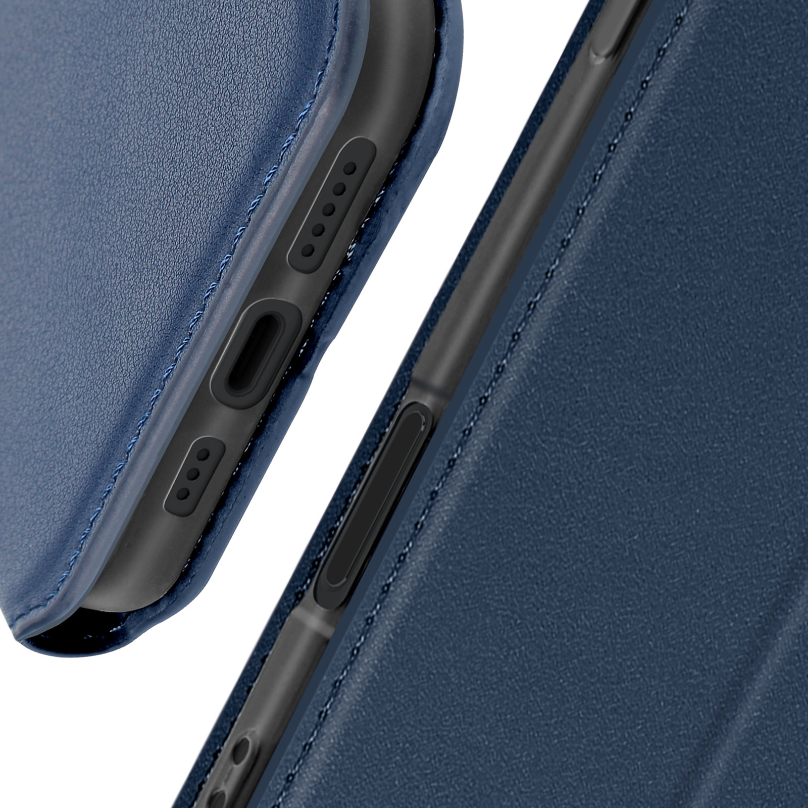 Vista ravvicinata di una custodia blu per telefono. I pulsanti e le porte del telefono sono visibili.