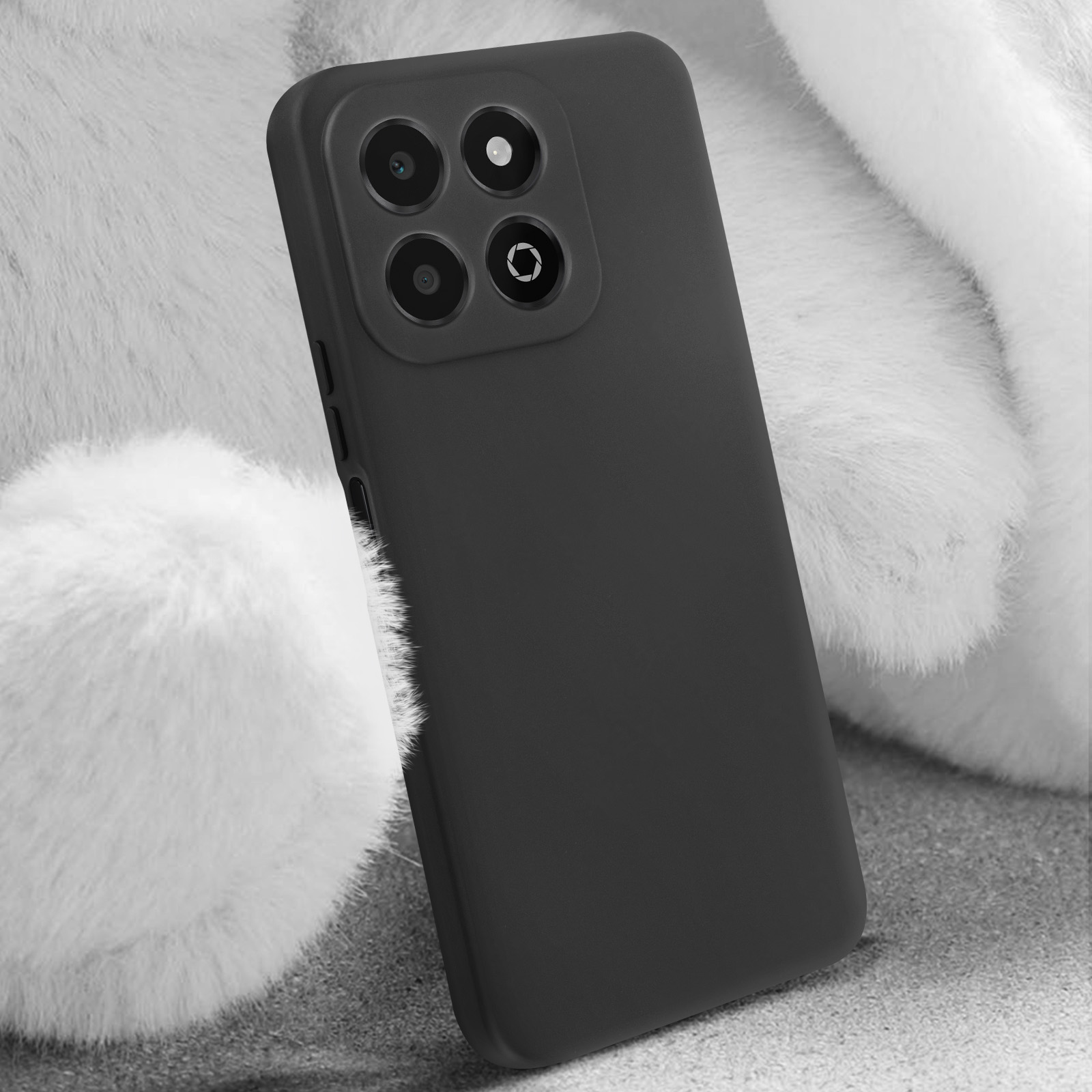 Eine schwarze Handyhülle, mit flauschigem, weißen Hintergrund. Die Hülle ist abgewinkelt.