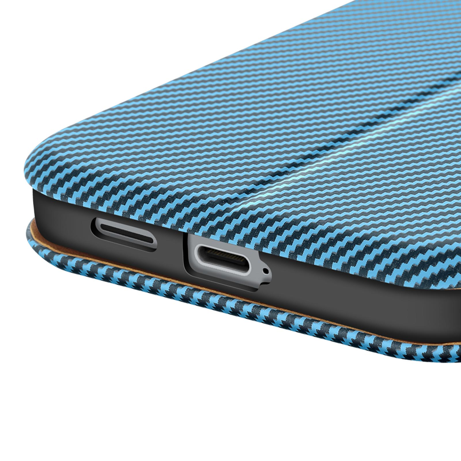 Primo piano di una custodia per telefono in denim blu con un foro per il caricabatterie e un telefono all'interno.