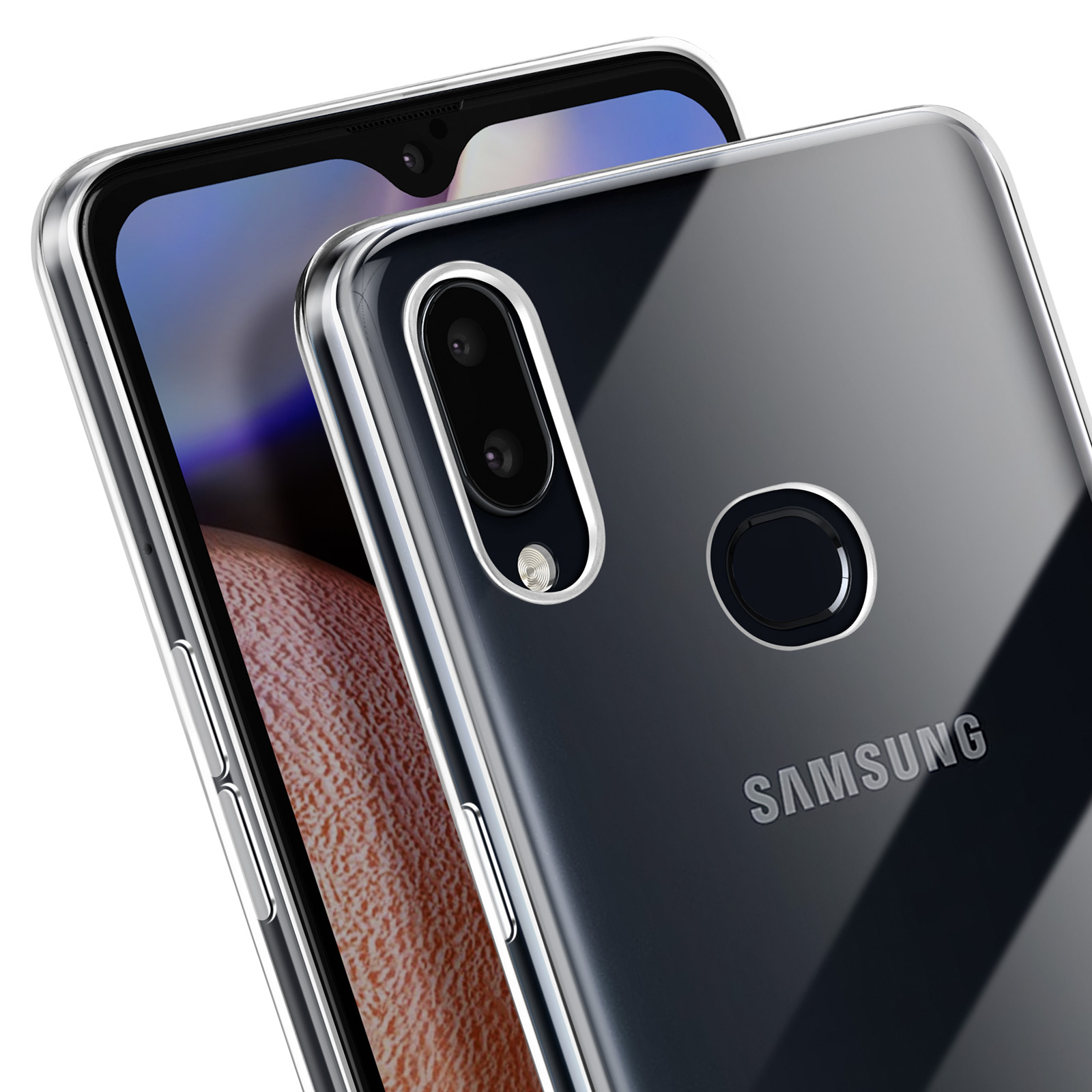 Primo piano di un telefono in una custodia trasparente. Il telefono è nero con una configurazione a tripla fotocamera.