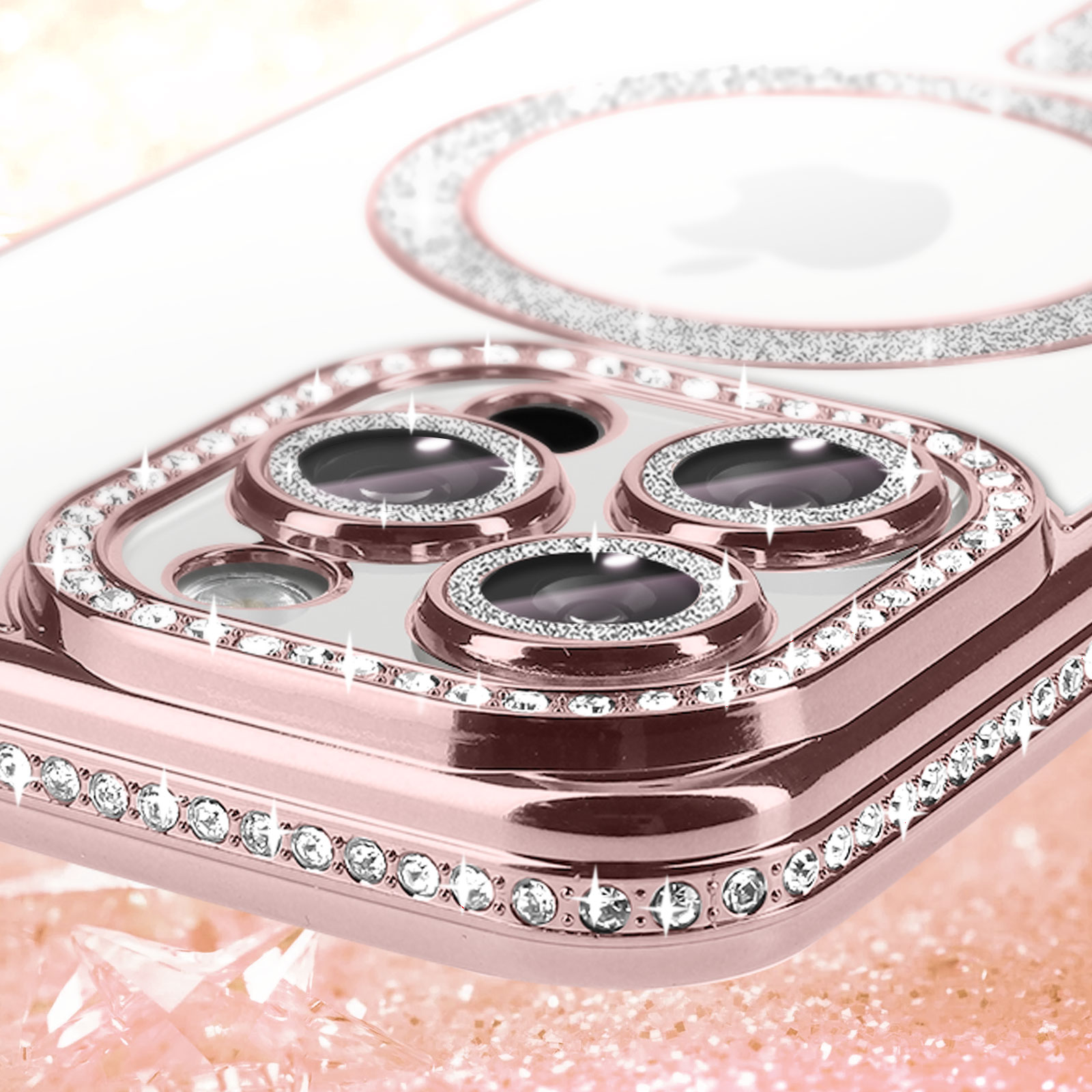 Primo piano di una custodia per telefono con strass intorno alla fotocamera.