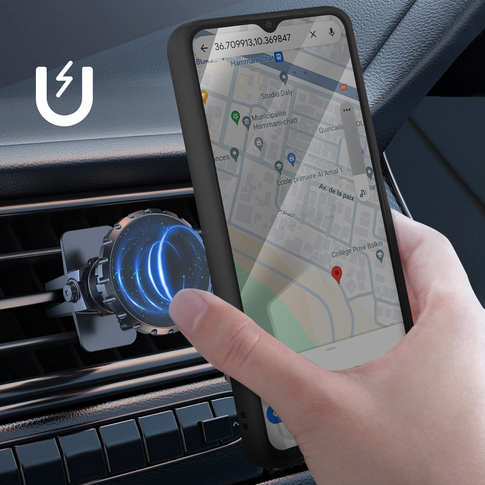 Persona usa il telefono in auto. Il telefono è montato sulla presa d'aria. Mappa sullo schermo.