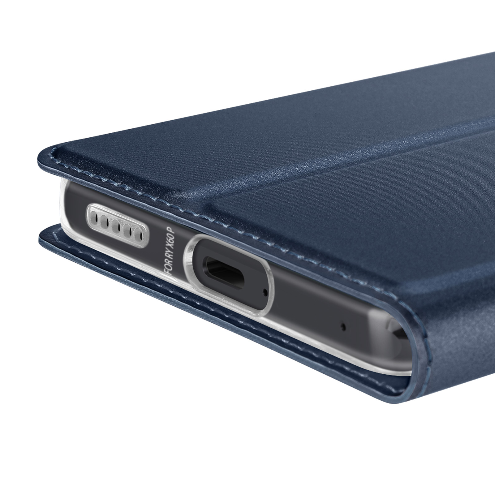 Primo piano della parte inferiore di una custodia in pelle blu, che mostra le porte e il bordo del telefono.