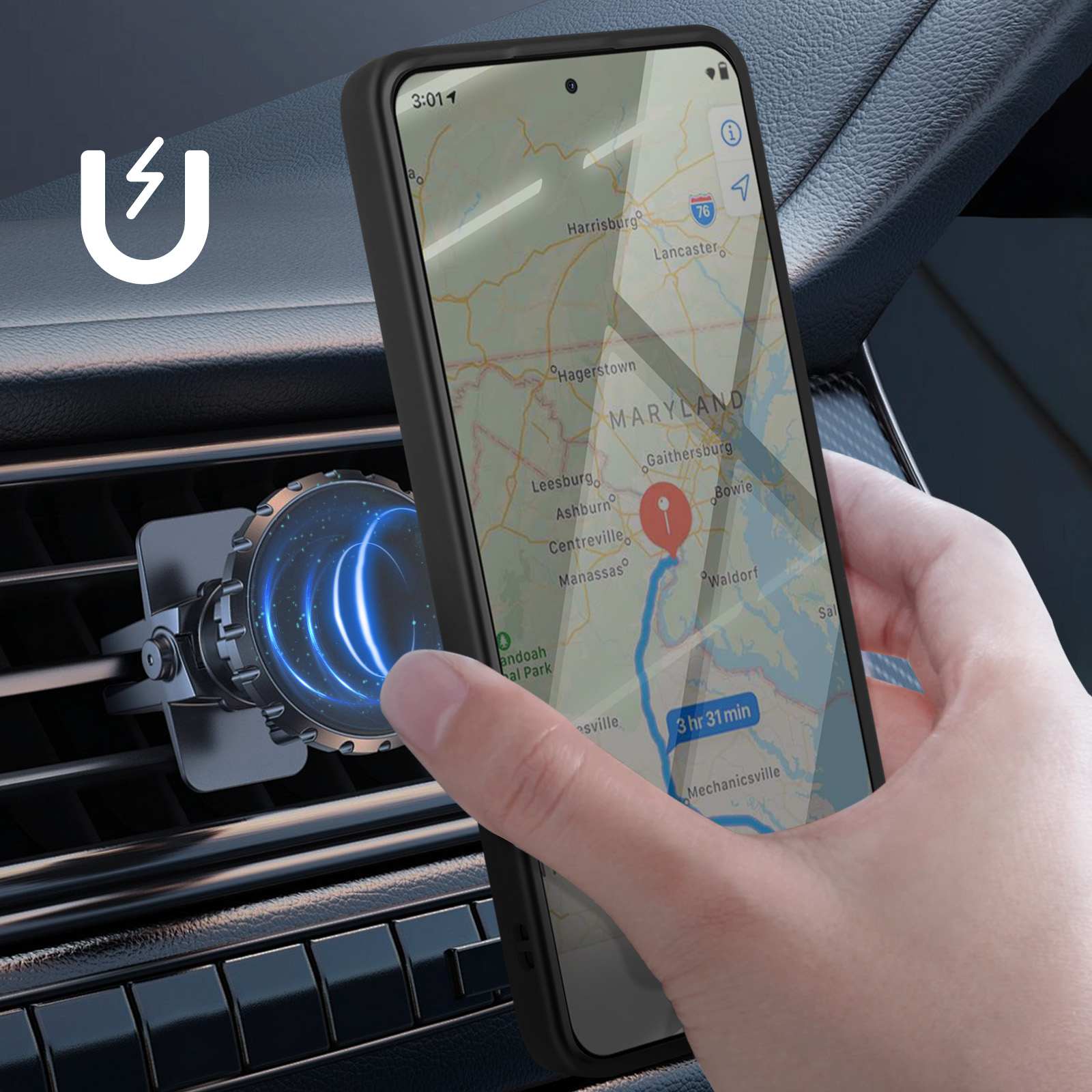 Mano che tiene un telefono. Lo schermo mostra una mappa e il telefono è in un supporto per auto.