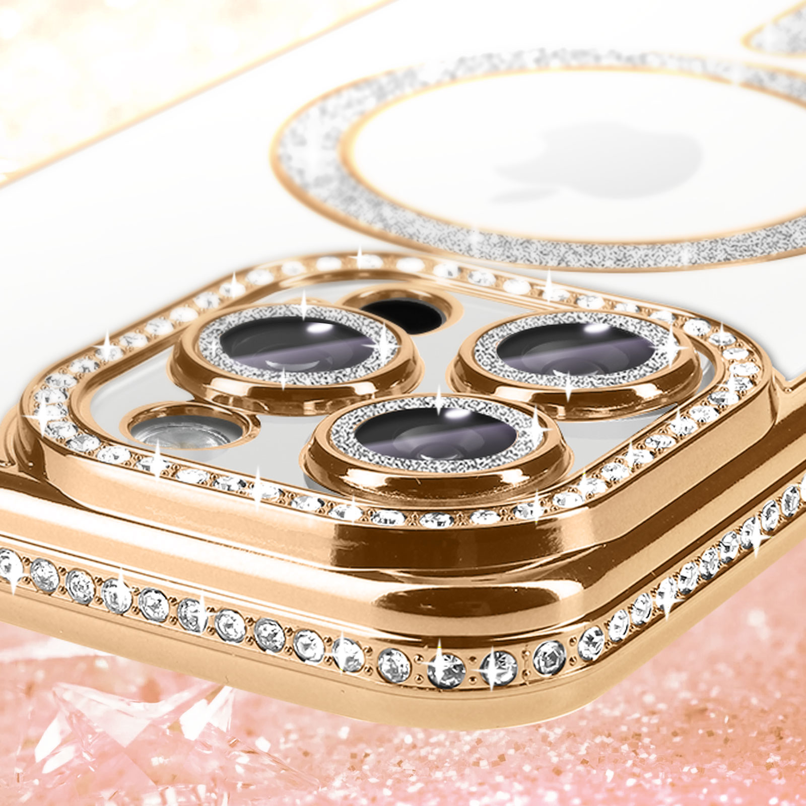 Nahaufnahme einer goldenen Handyhülle mit Diamanten um die Kameralinsen.