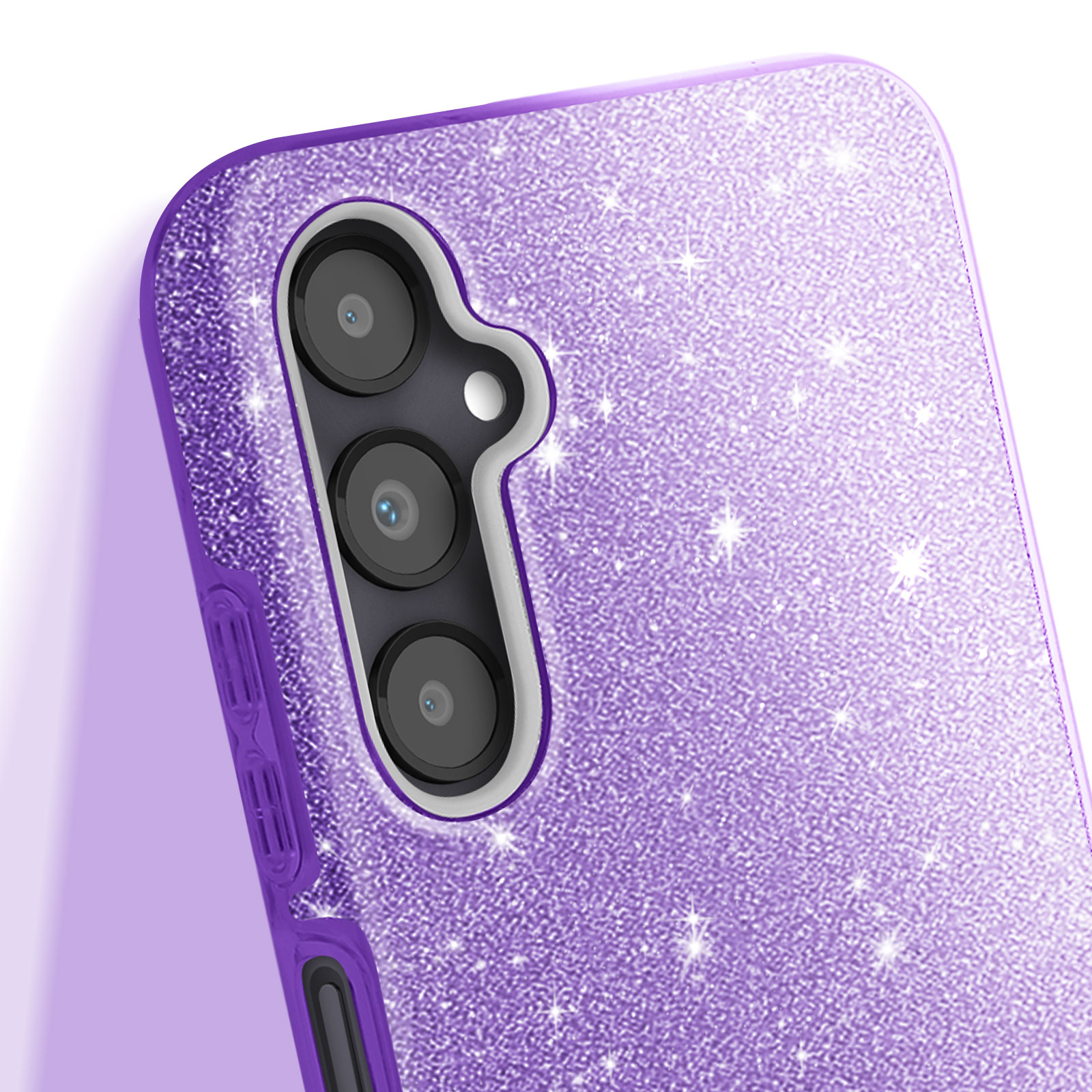 Primo piano di una custodia viola glitterata con lenti della fotocamera.