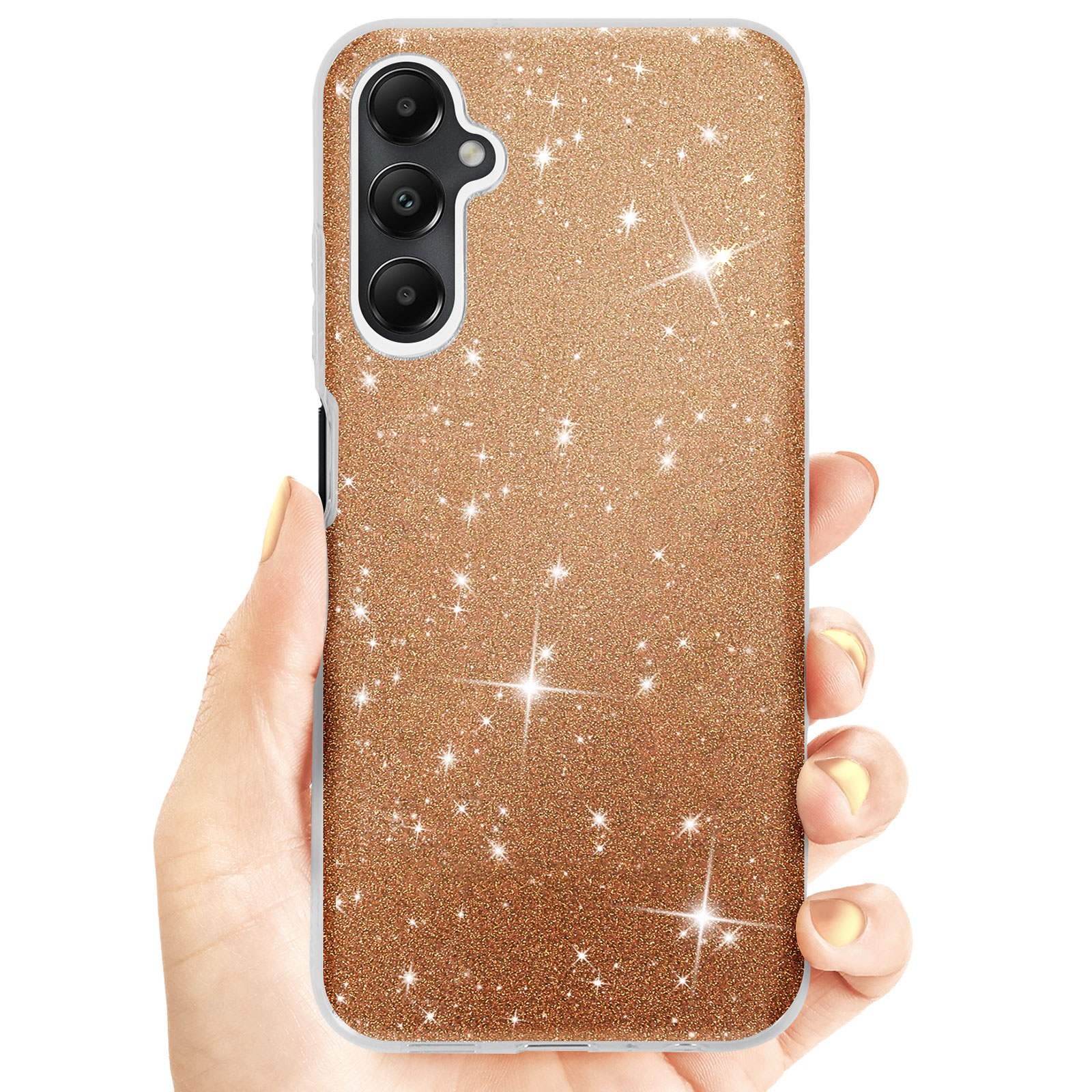 Mano che tiene una custodia per telefono con un design glitterato dorato. La custodia ha tre lenti.