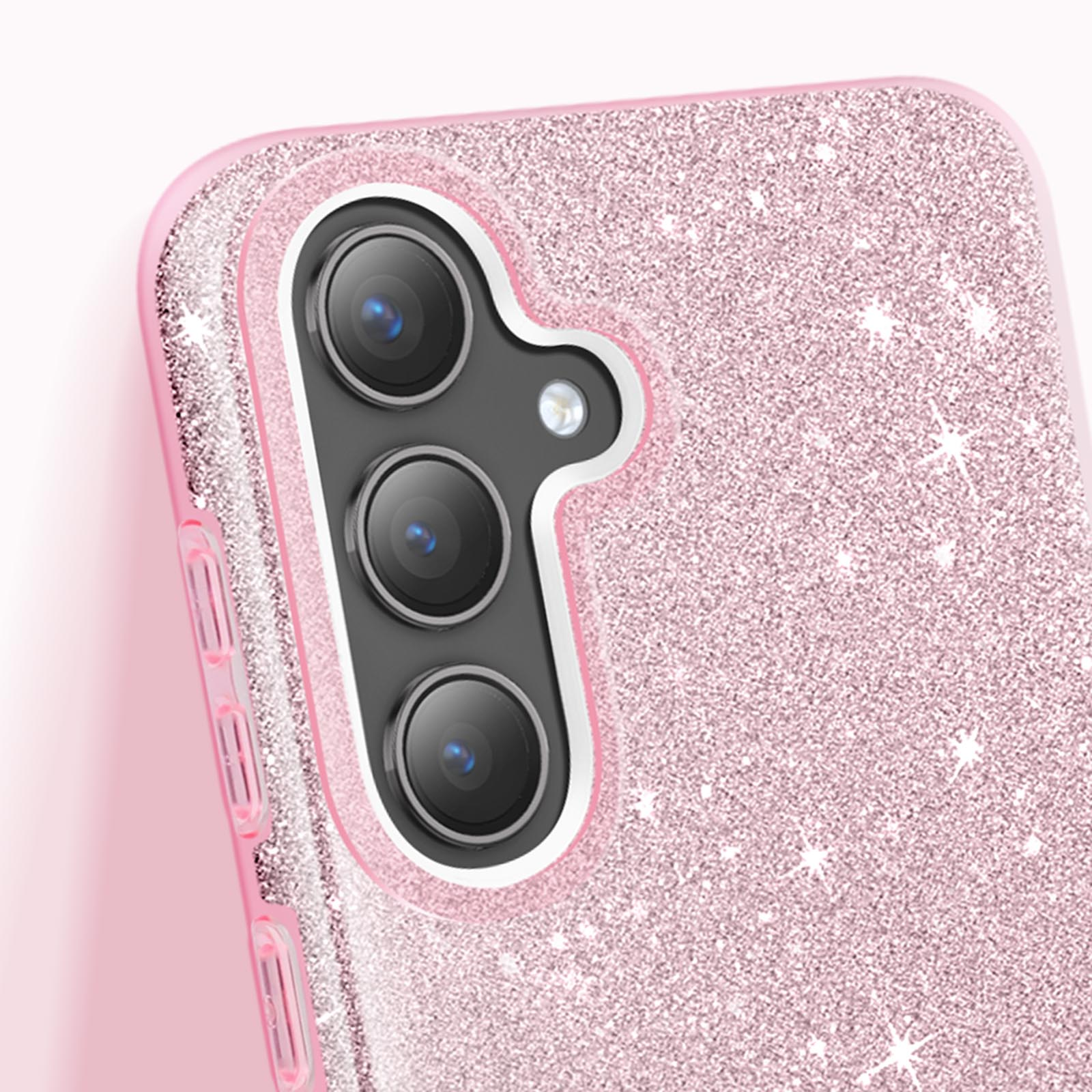 Primo piano di una custodia rosa con glitter e tre lenti. La custodia ha bordi curvi.