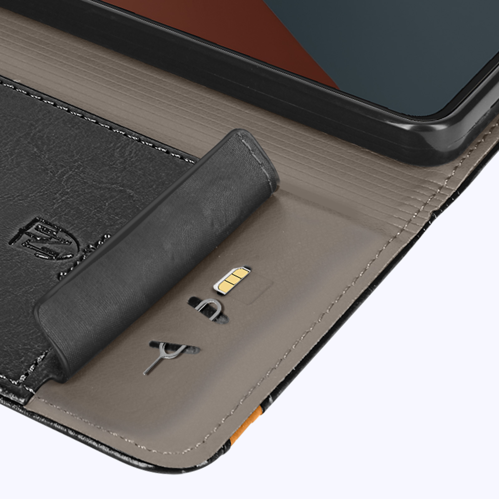 Custodia aperta con slot per scheda SIM e scheda SIM. Aspetto pelle con telefono in alto.